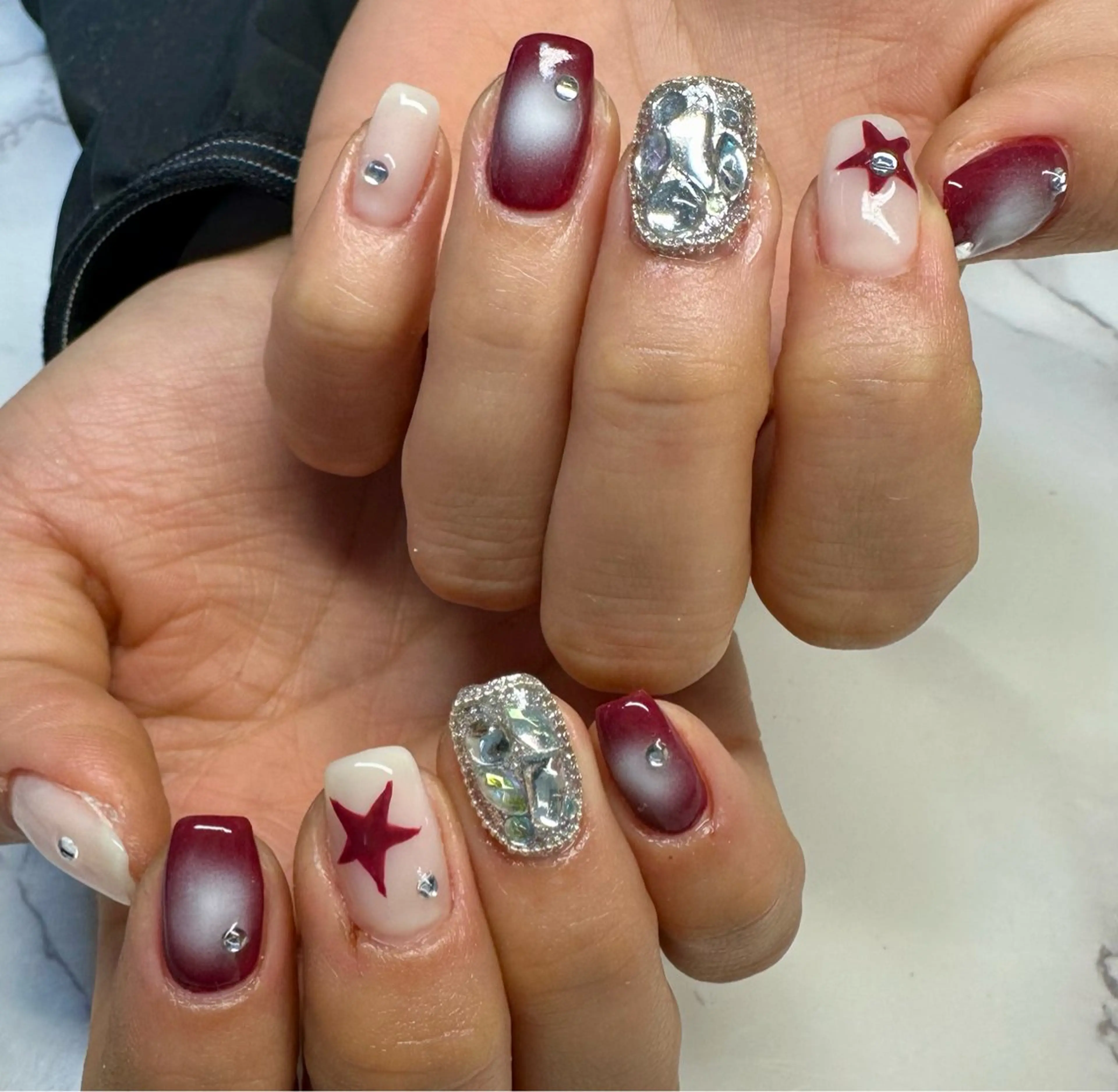 ネイル アートネイル チークネイル フレンチネイル キラキラネイル ラメ(グリッター) Mai’s nailのネイルデザイン