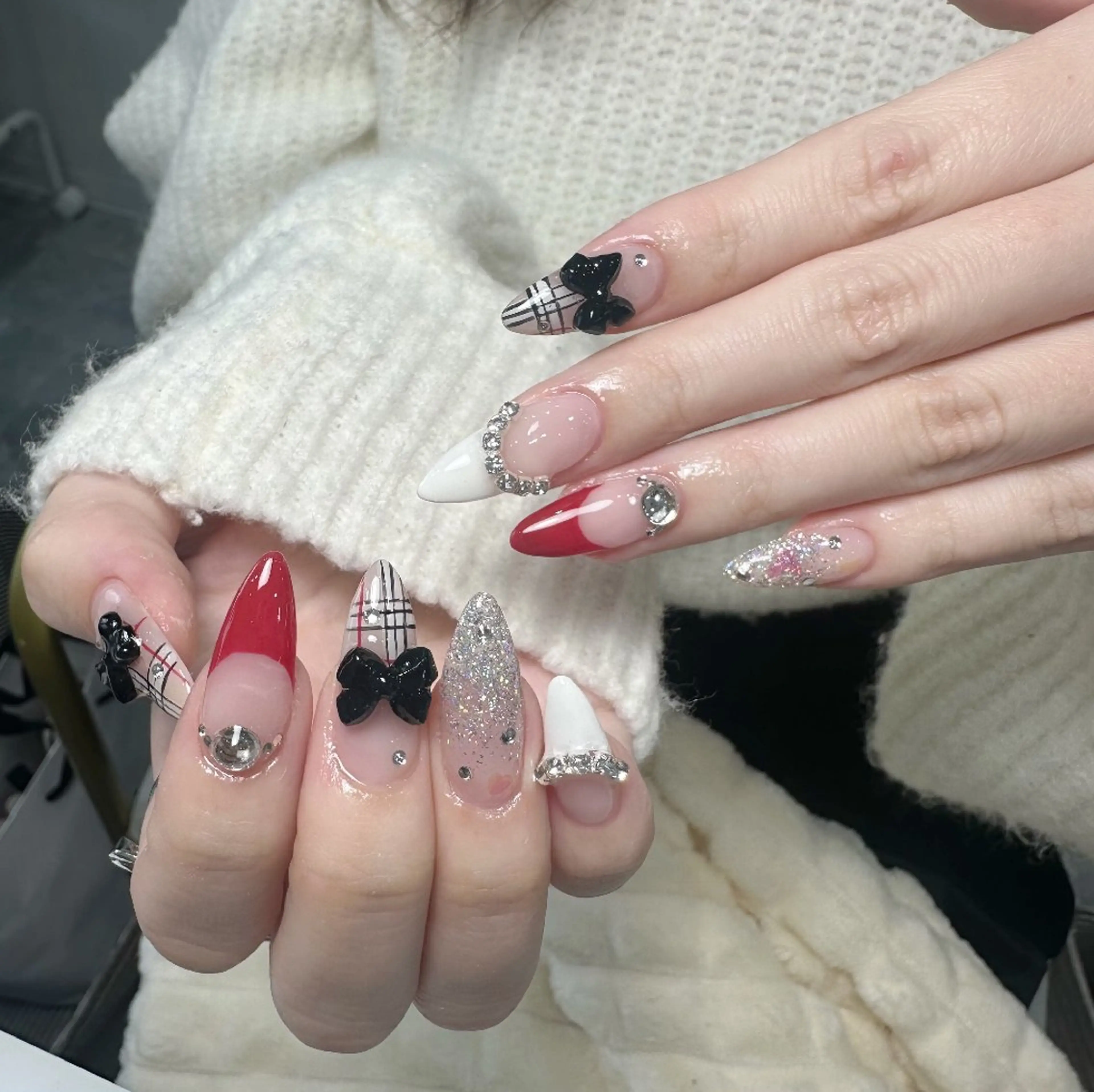 ネイル チークネイル フレンチネイル ジェルネイル ガラスフレンチ キラキラネイル ハンドネイル UM Nail Salonのネイルデザイン