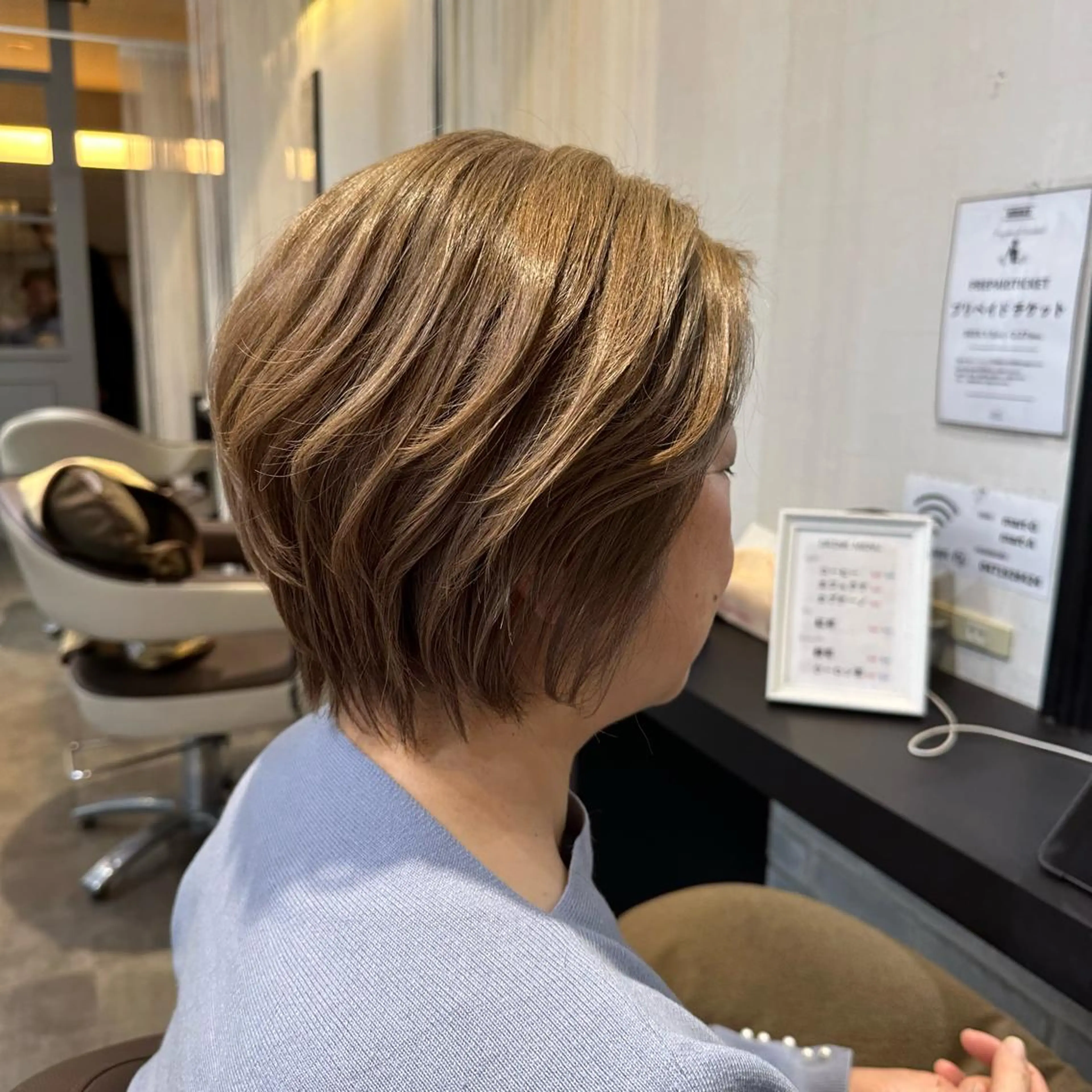 ミディアム カット ヘアカラー 若泉 真梨のヘアスタイル