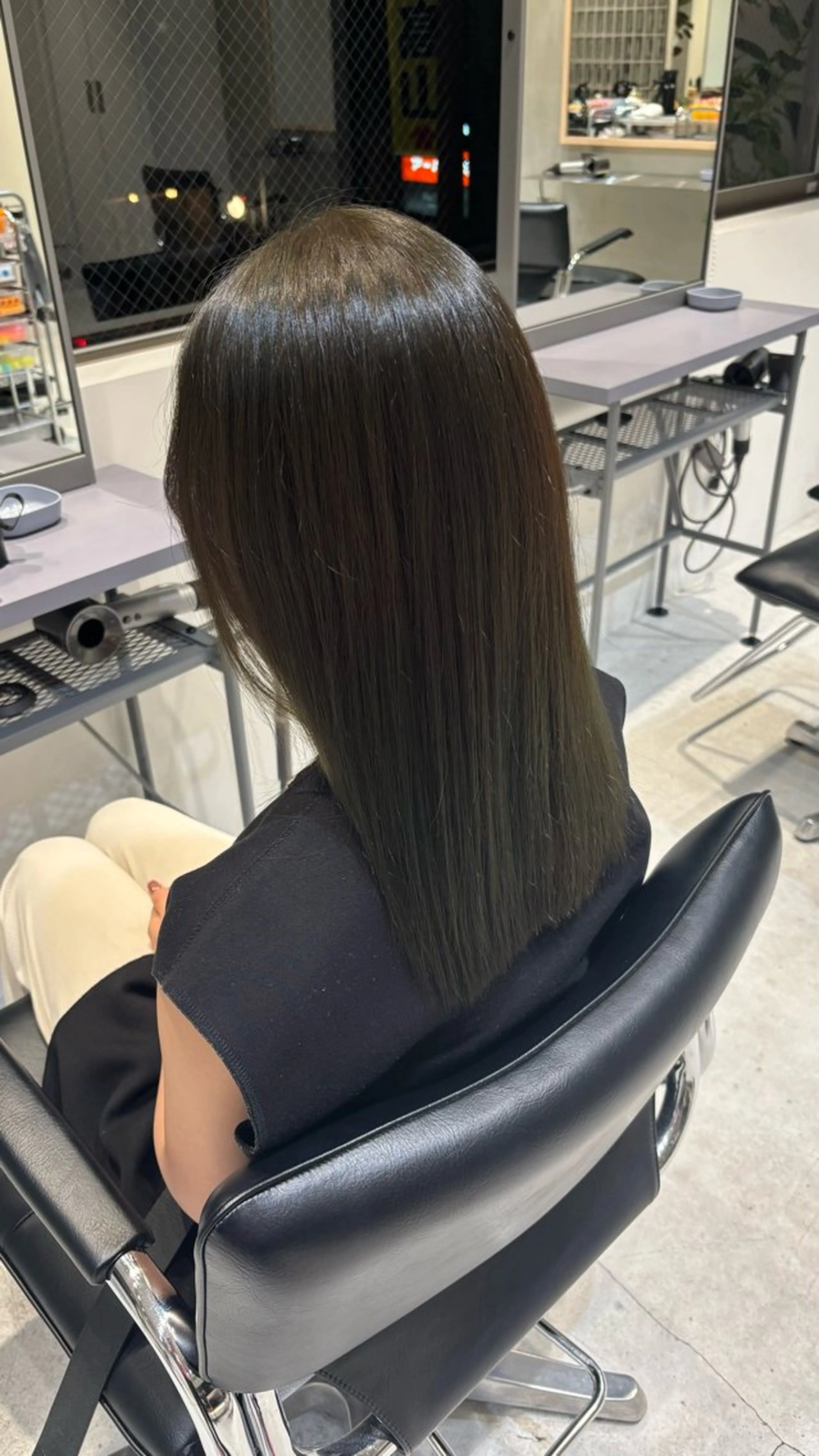 カラー 塔尾 真那のヘアスタイル