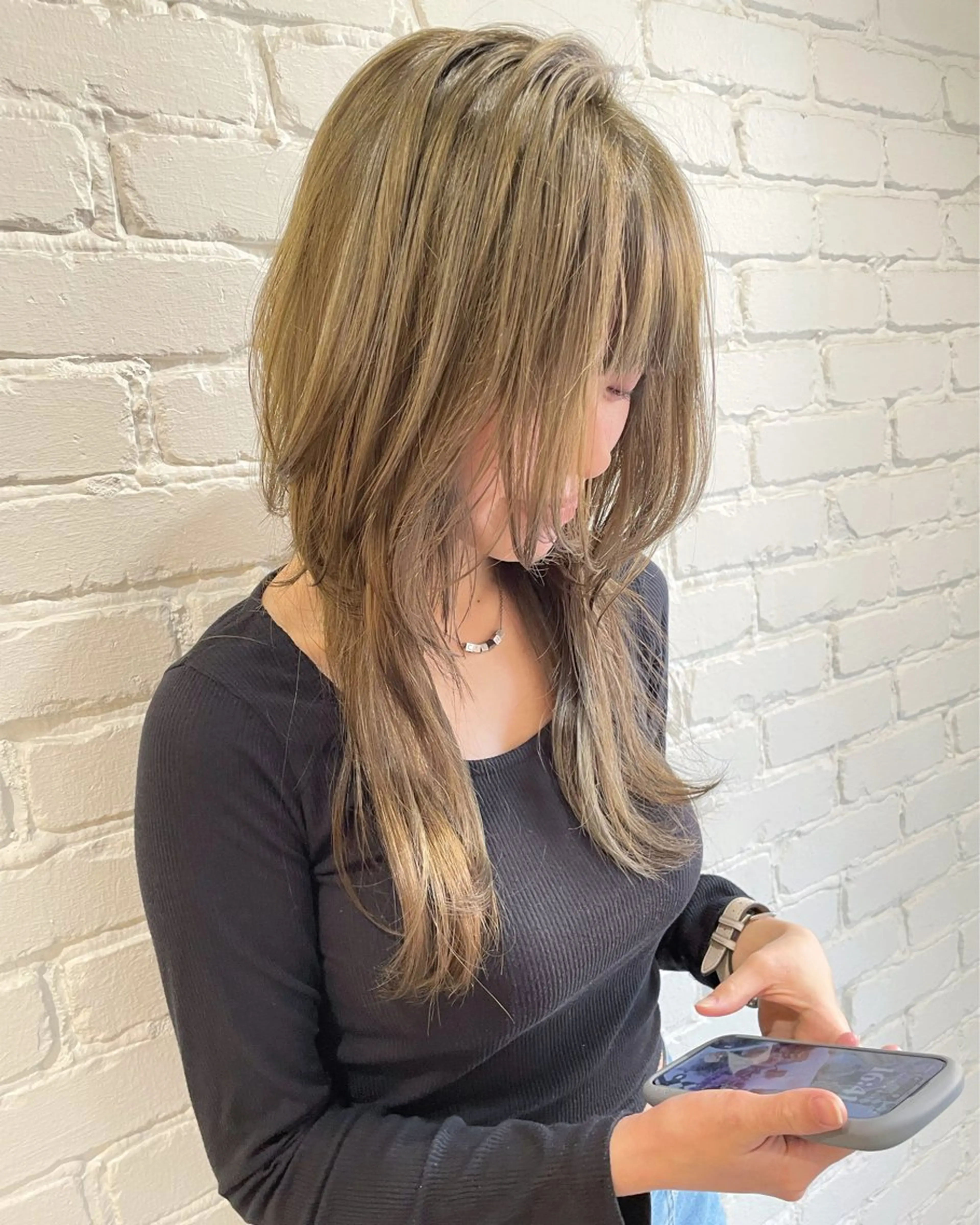 ロング カラー ベージュカラー オリーブベージュ ハイレイヤー レイヤーカット 🌟デザインカラー 🌟コノミ🌟のヘアスタイル