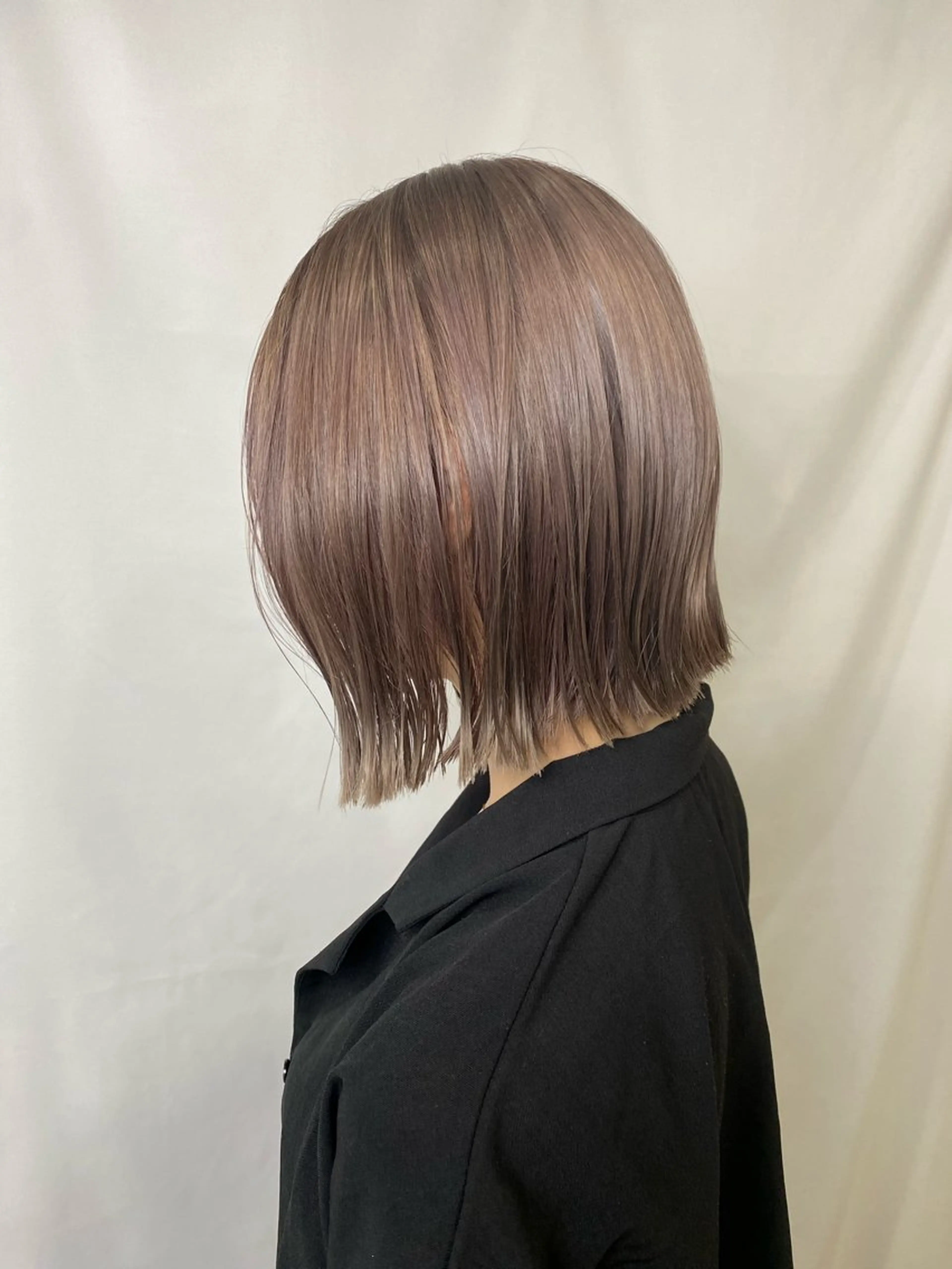 ショート カラー 切りっぱなしボブ ベージュカラー ミルクティーベージュ ボブ 鹿児島 聖来のヘアスタイル