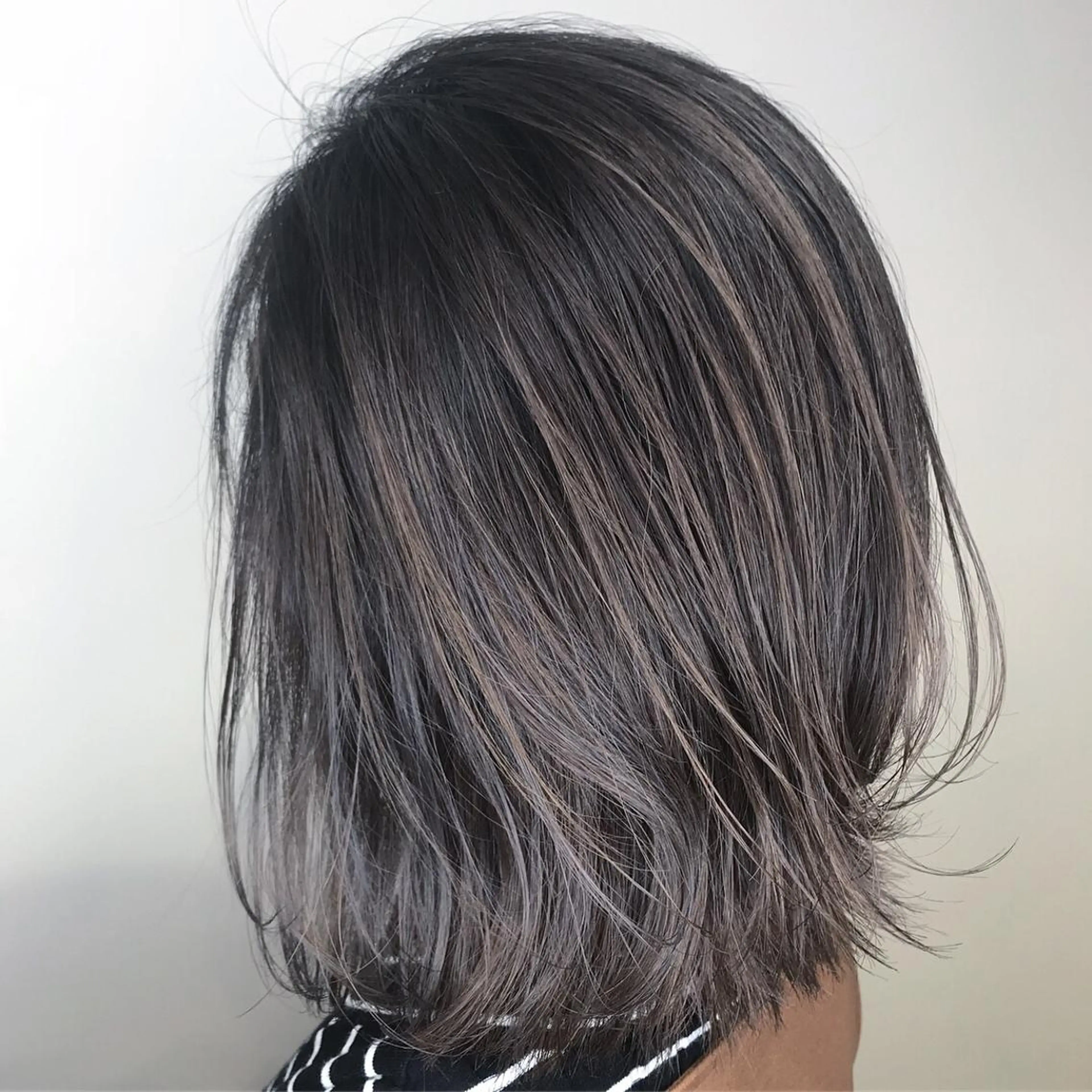 ショート カラー バレイヤージュ ブリーチ グラデーションカラー グレージュ ハイライトカラー AMI Hair  supply所属・髪質改善カラー韓国風 レイヤーtudaのヘアスタイル