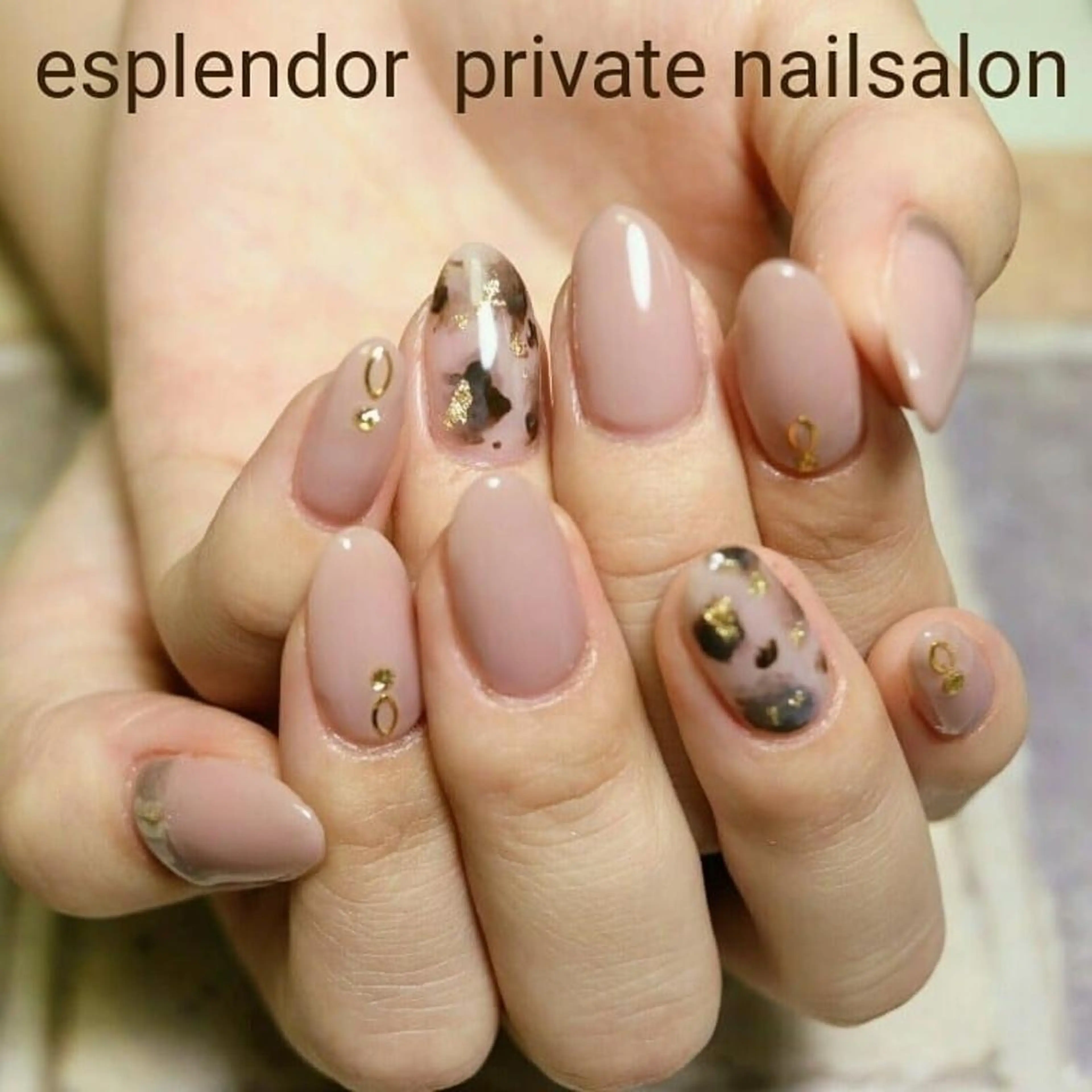 ネイル べっ甲ネイル オフィスネイル ホワイト ハンドネイル ハンドケア esplendor  小野寺のネイルデザイン