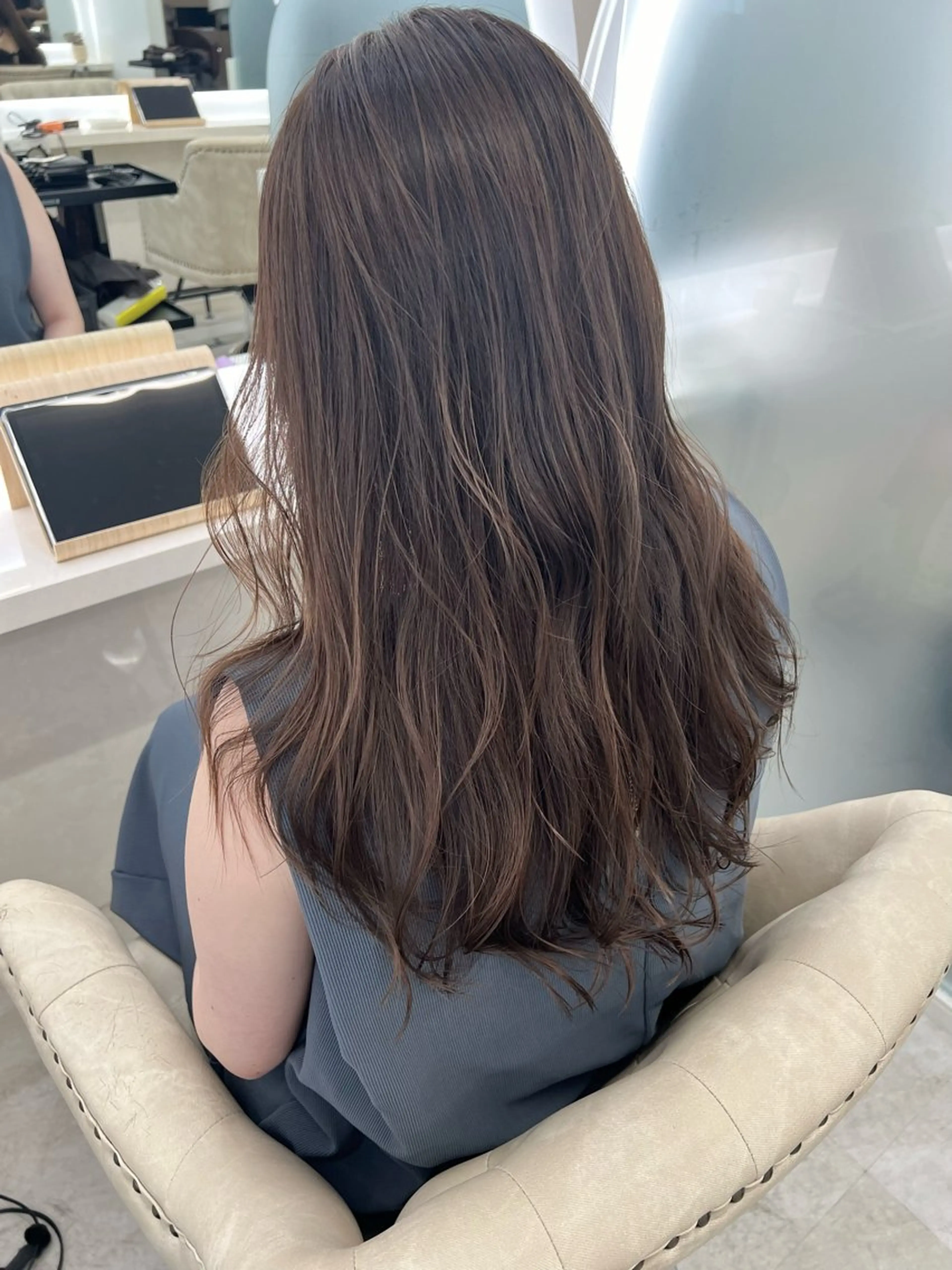 ロング アッシュ 顔まわり／髪質改 善／白髪ぼかし／中山のヘアスタイル