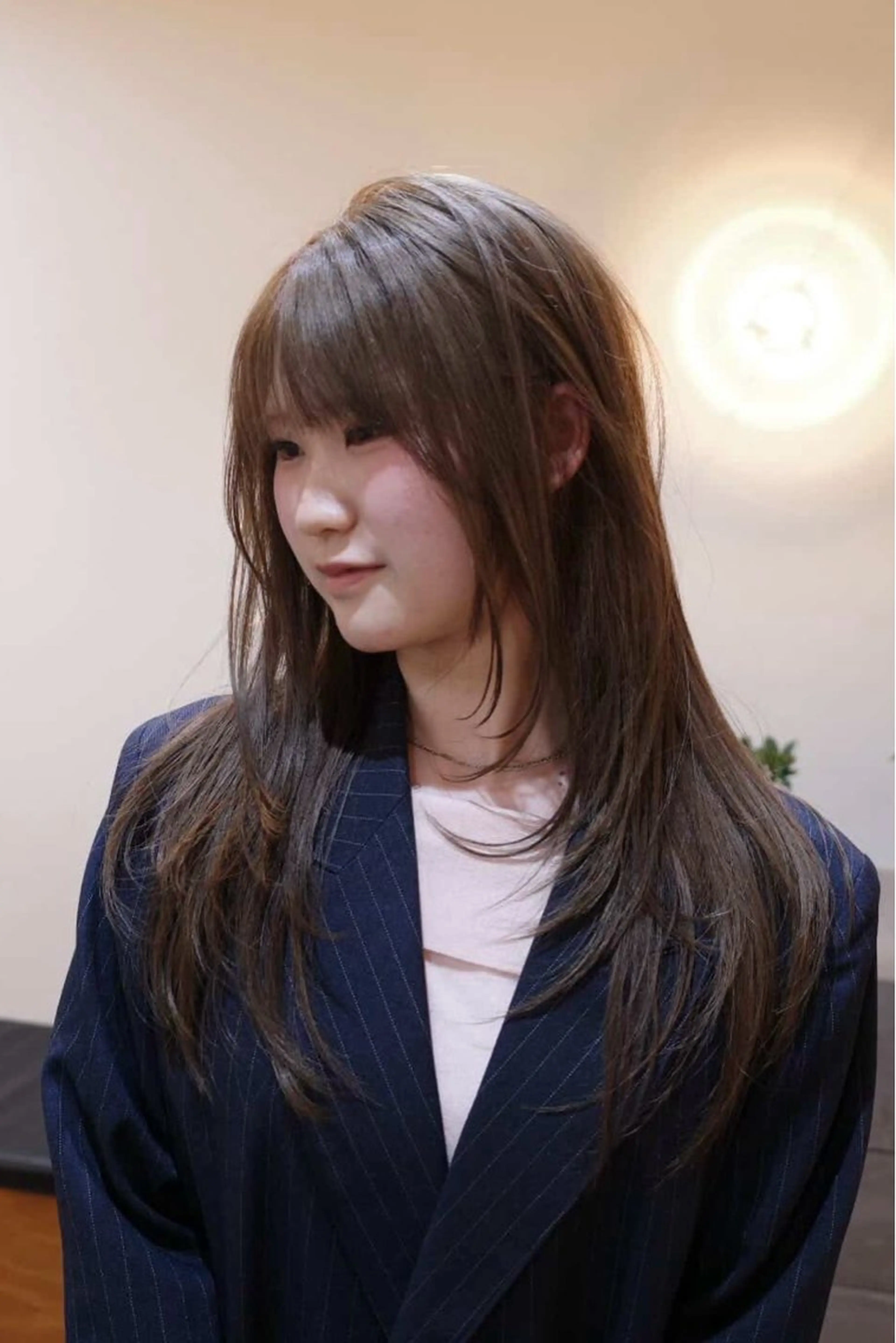 ミディアム レイヤーカット 心美/ブリーチなし 透明感カラーのヘアスタイル