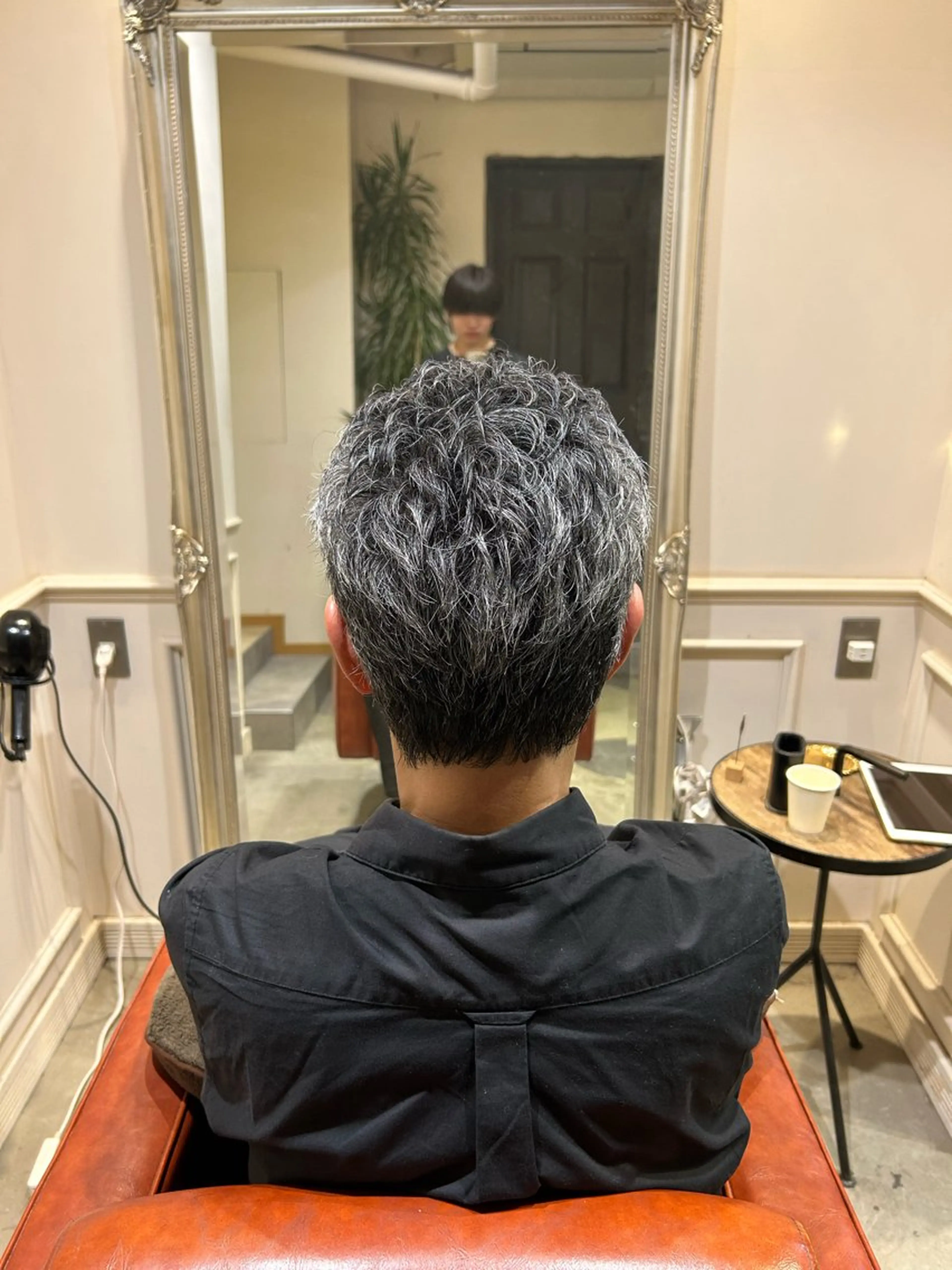 ショート カラー パーマ メンズ 新谷 虎太郎のヘアスタイル