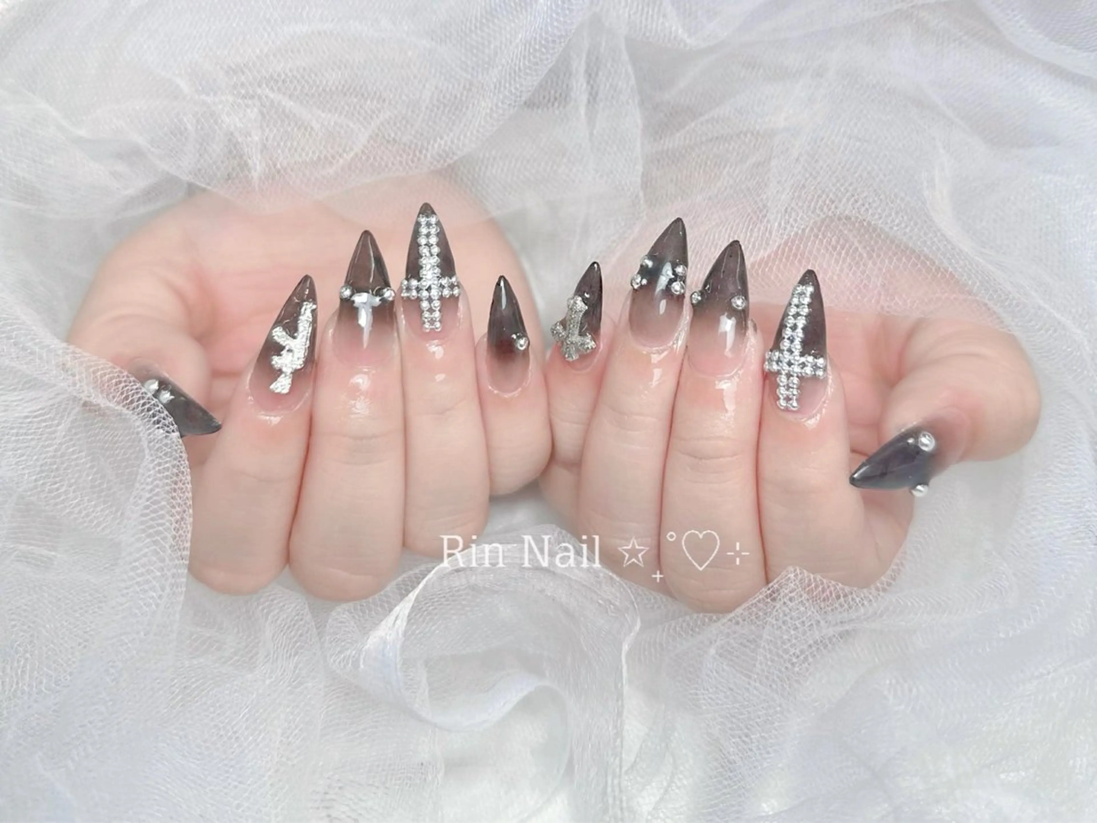 ネイル ボルドー フレンチネイル グラデーション キラキラネイル 韓国ネイル ハンドネイル Rin Nail Shinokuboのネイルデザイン