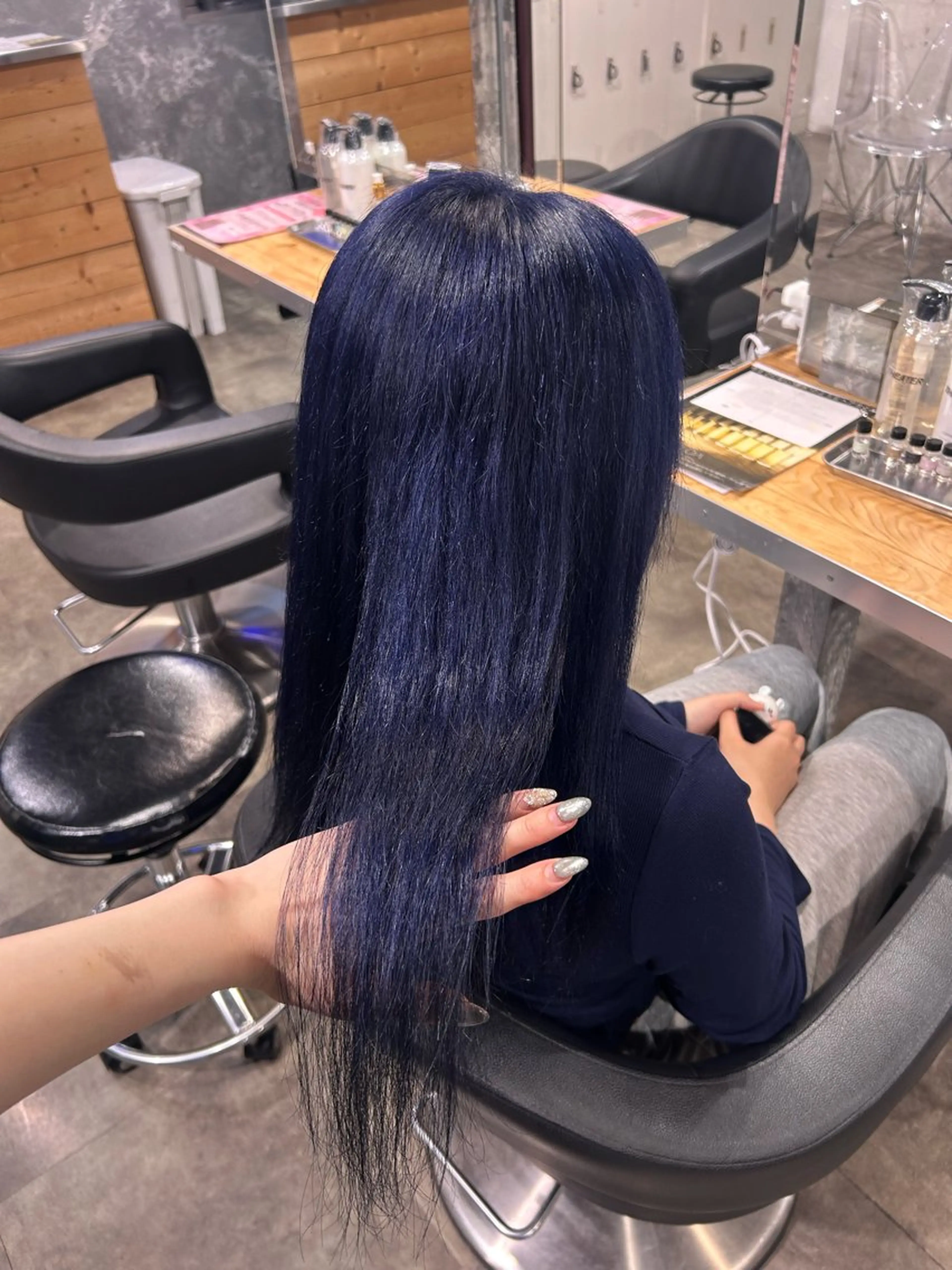 ロング カラー ヘアアレンジ ヘアカラー ヘアセット 寒色🦋韓国ヘア💙 レイヤー/グレージュのヘアスタイル