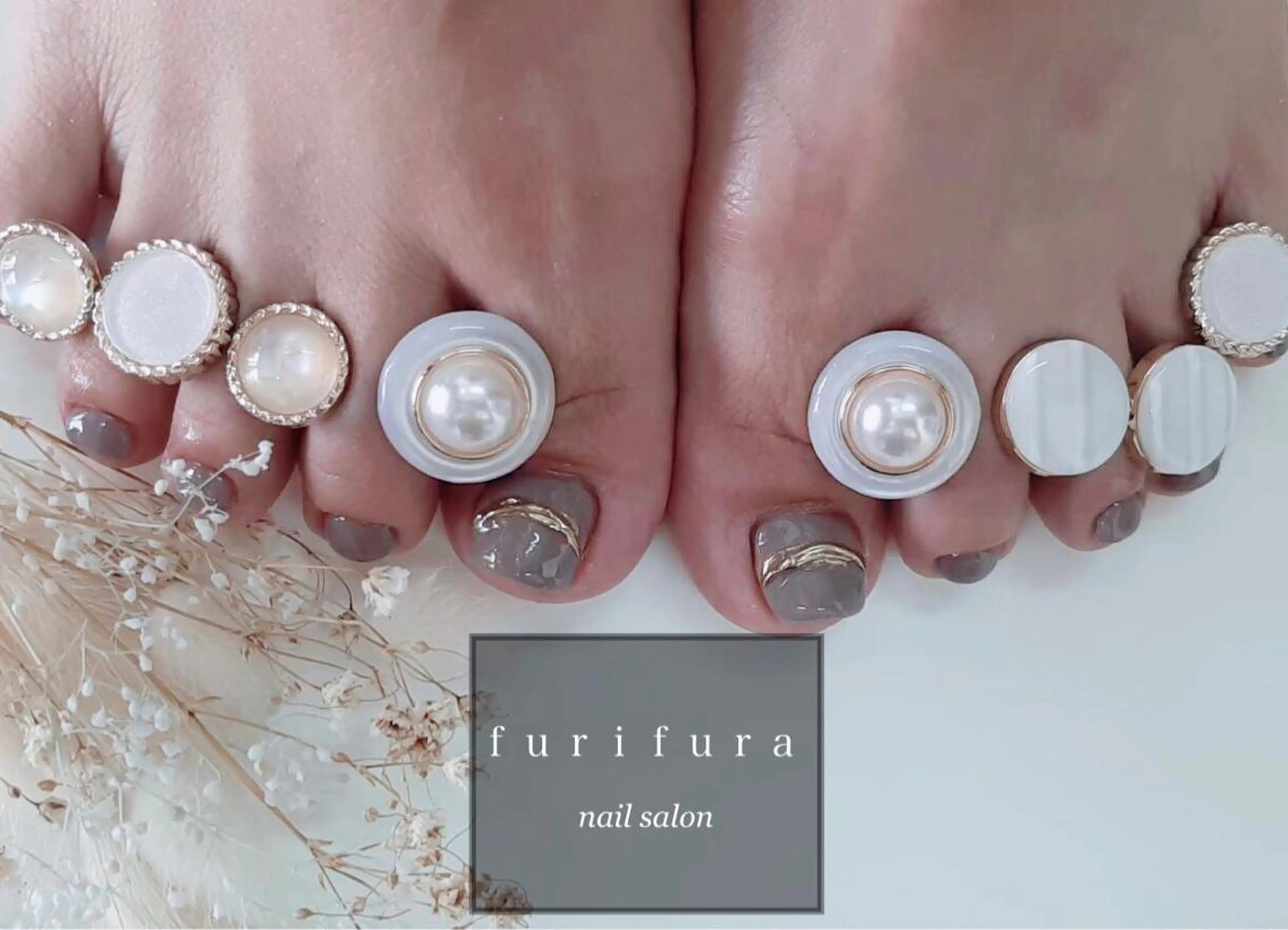 ネイル フットネイル ミラーネイル フットネイル ｆｕｒｉｆｕｒａ所属・f u r i f u r aのマツエク・マツパデザイン