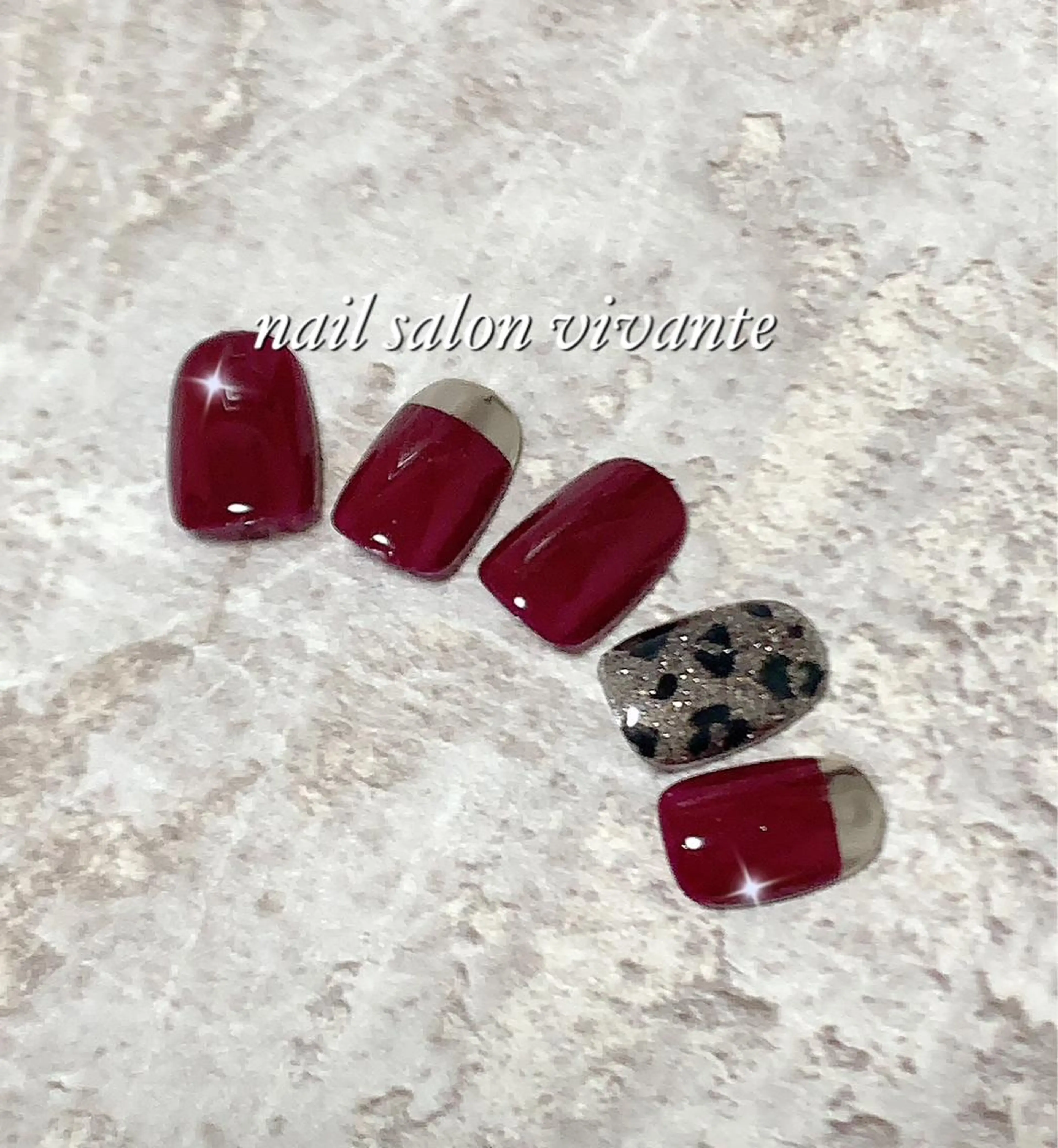 ネイル アニマル柄 ボルドー ラメ(グリッター) ミラーネイル nail salon vivanteのネイルデザイン