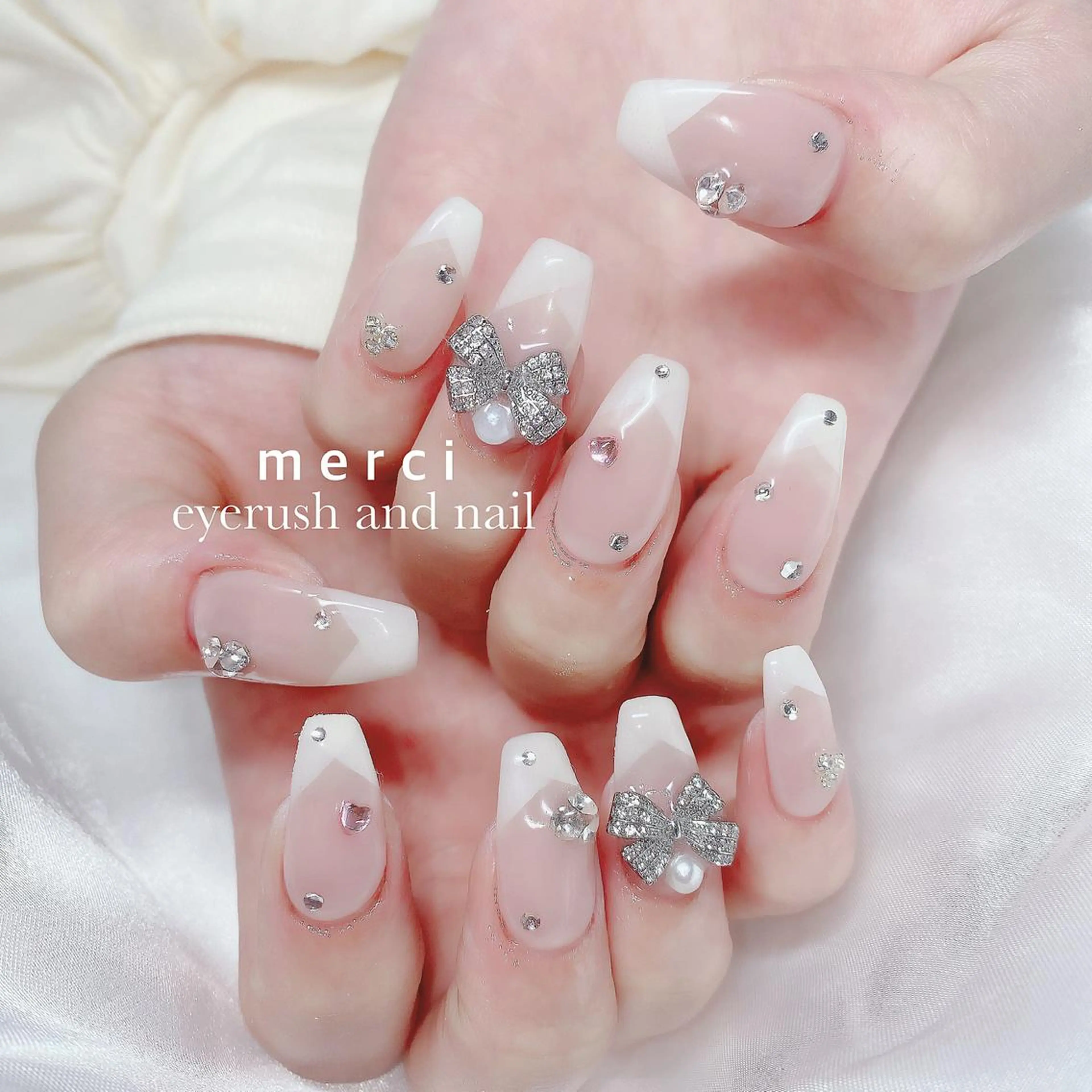 ネイル フラッシュネイル フットネイル フレンチネイル ハート キラキラネイル merci nailのネイルデザイン