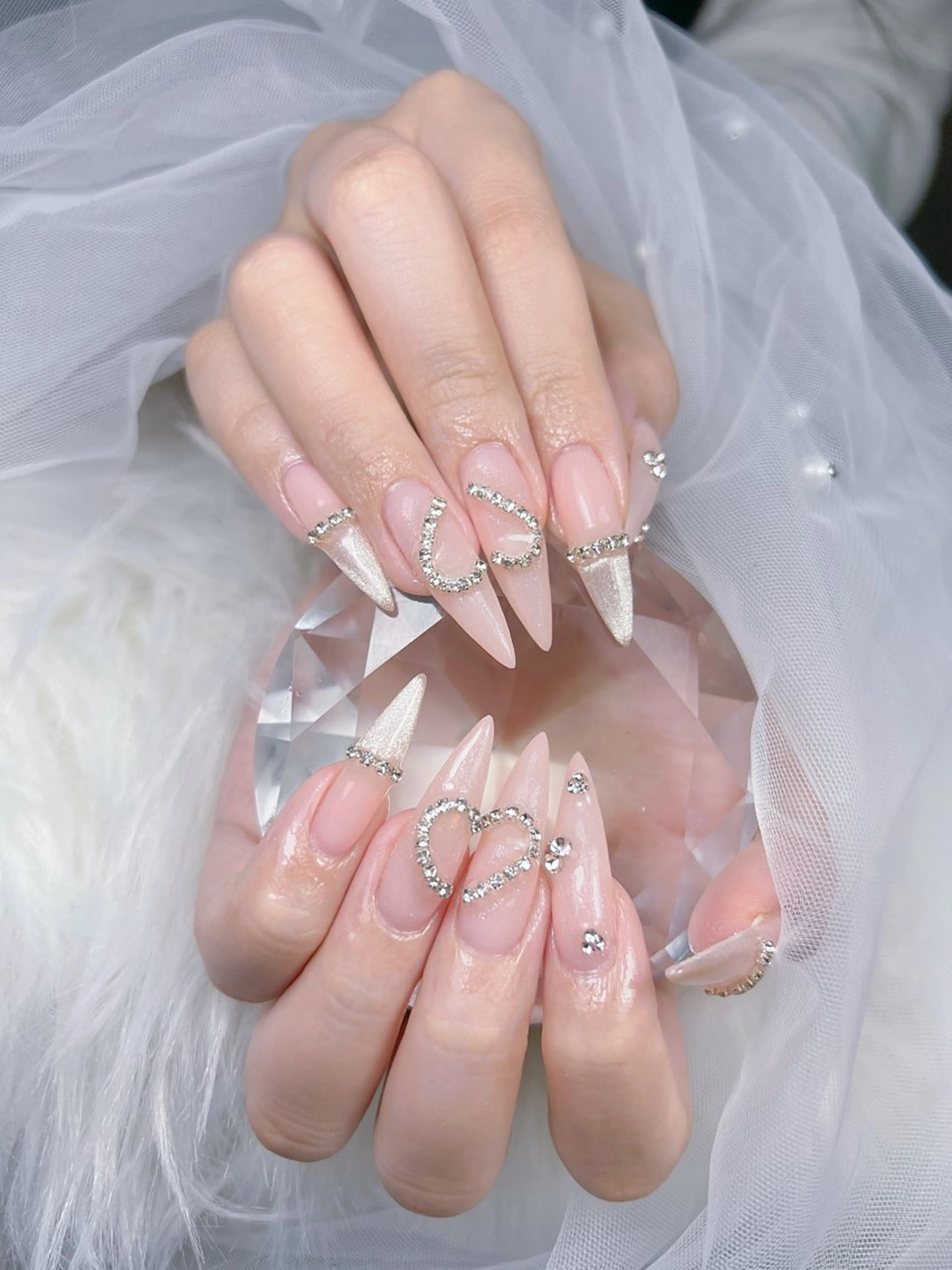 ネイル アートネイル オーロラネイル チークネイル 長さ出し フットネイル ハンドネイル ハンドケア Mio_ Noiranailのネイルデザイン