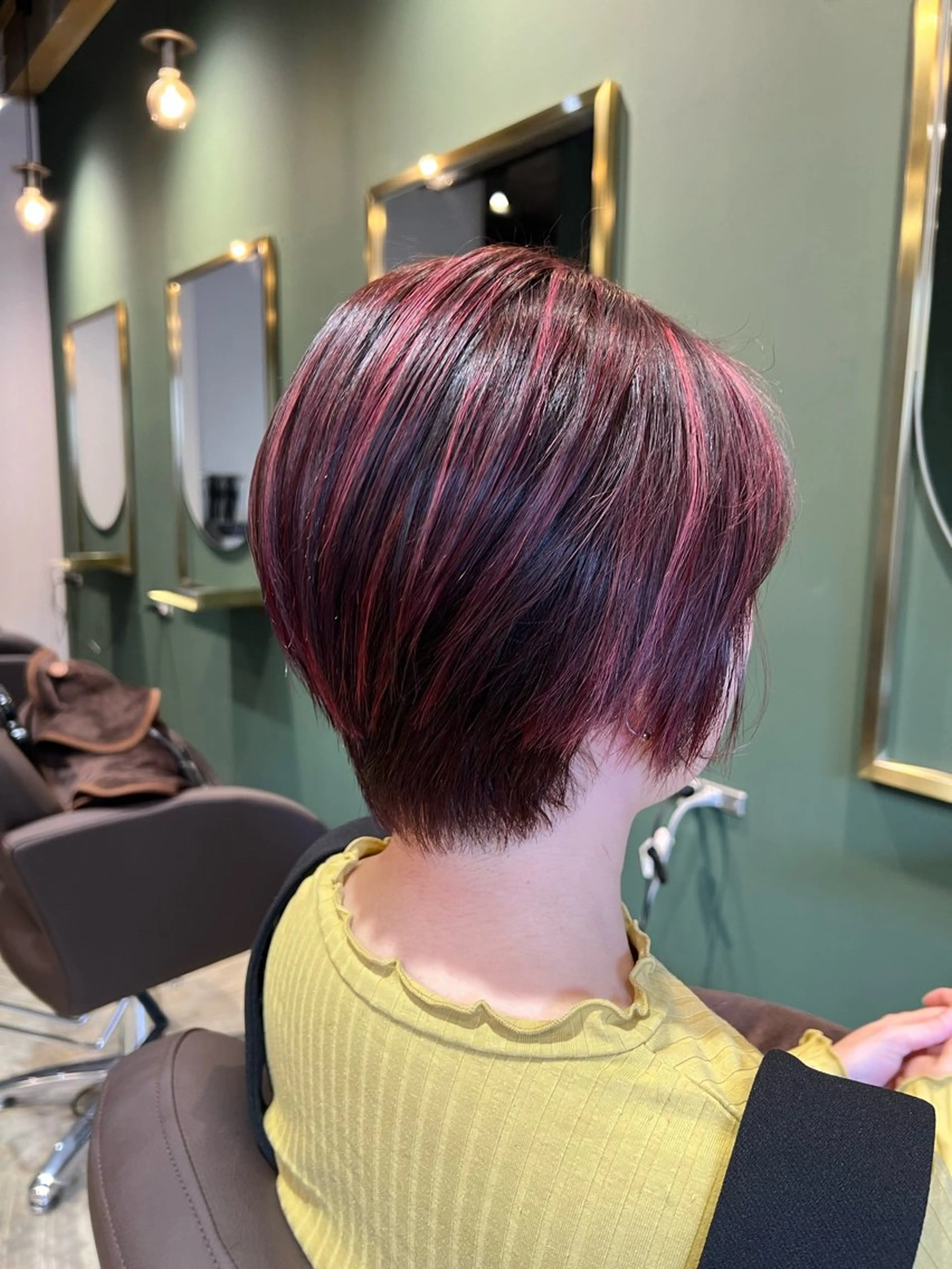 ショート カラー ハイライトカラー ハイライト ショートヘア ヘアカラー トリートメント ヘッドスパ カラースペシャリスト しょう🧑🏼‍🎨のヘアスタイル