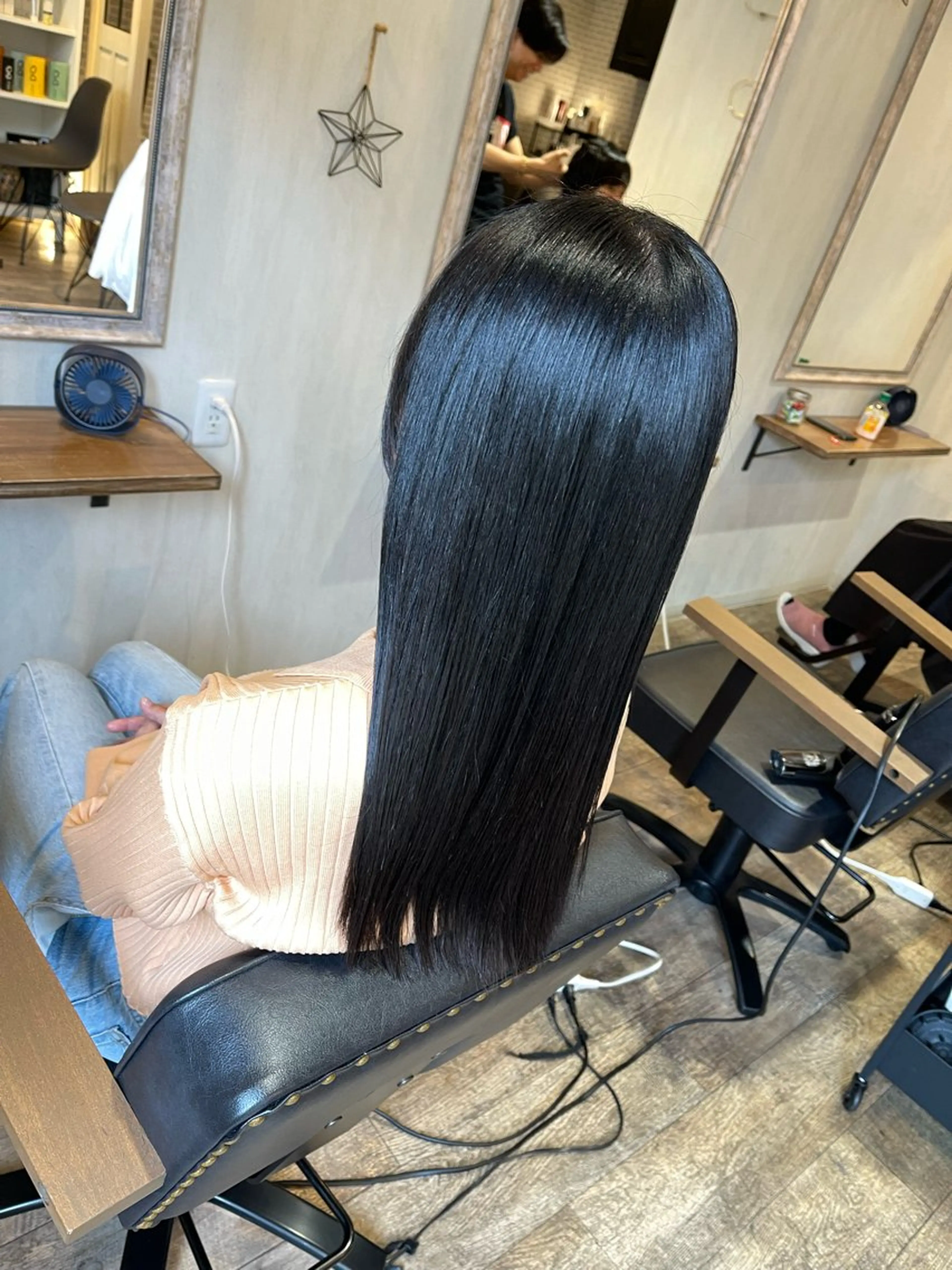 カット＋プレミアム縮毛矯正（リタッチ）＋システムトリートメントの写真