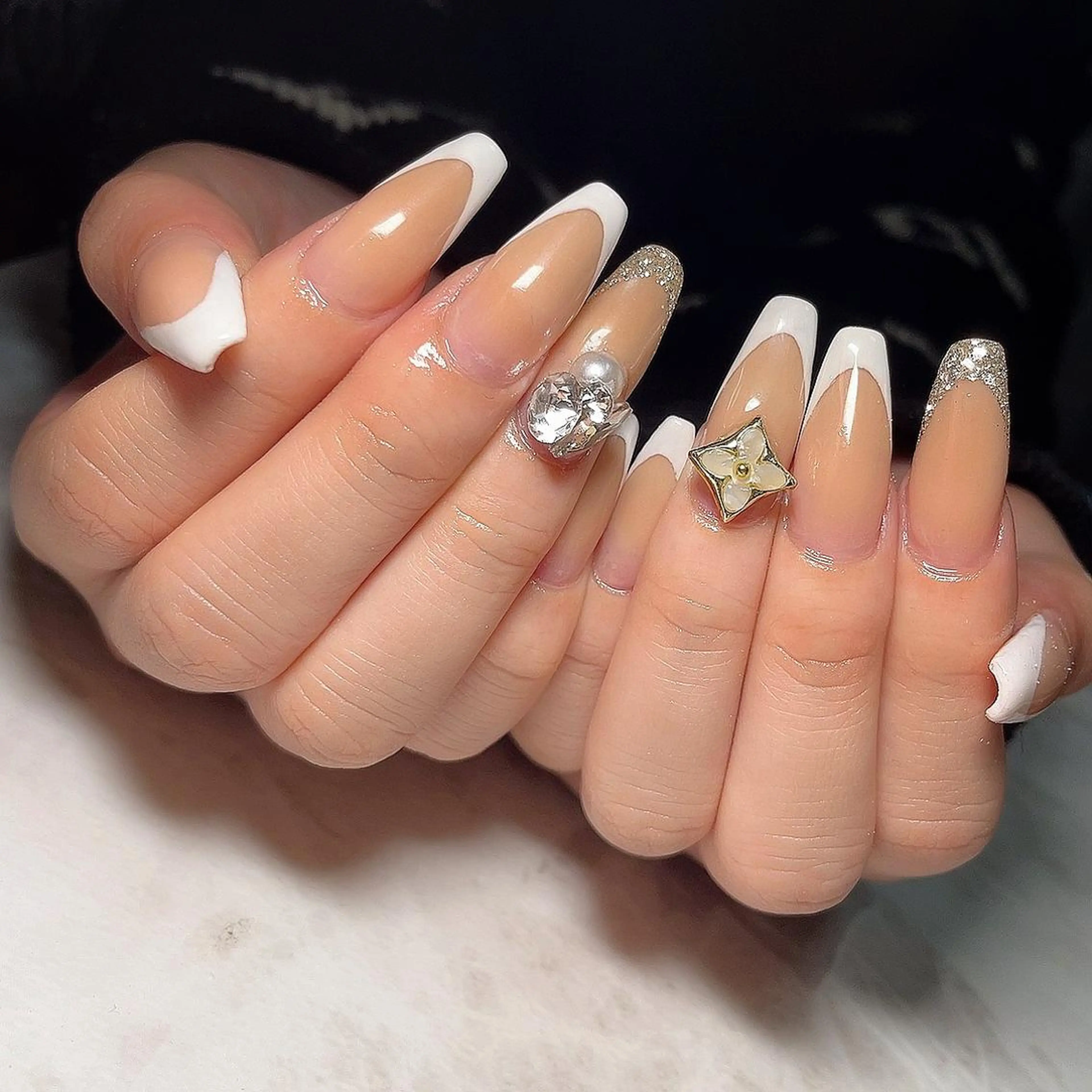 ネイル フレンチネイル ハンドネイル 知花 梨花のネイルデザイン