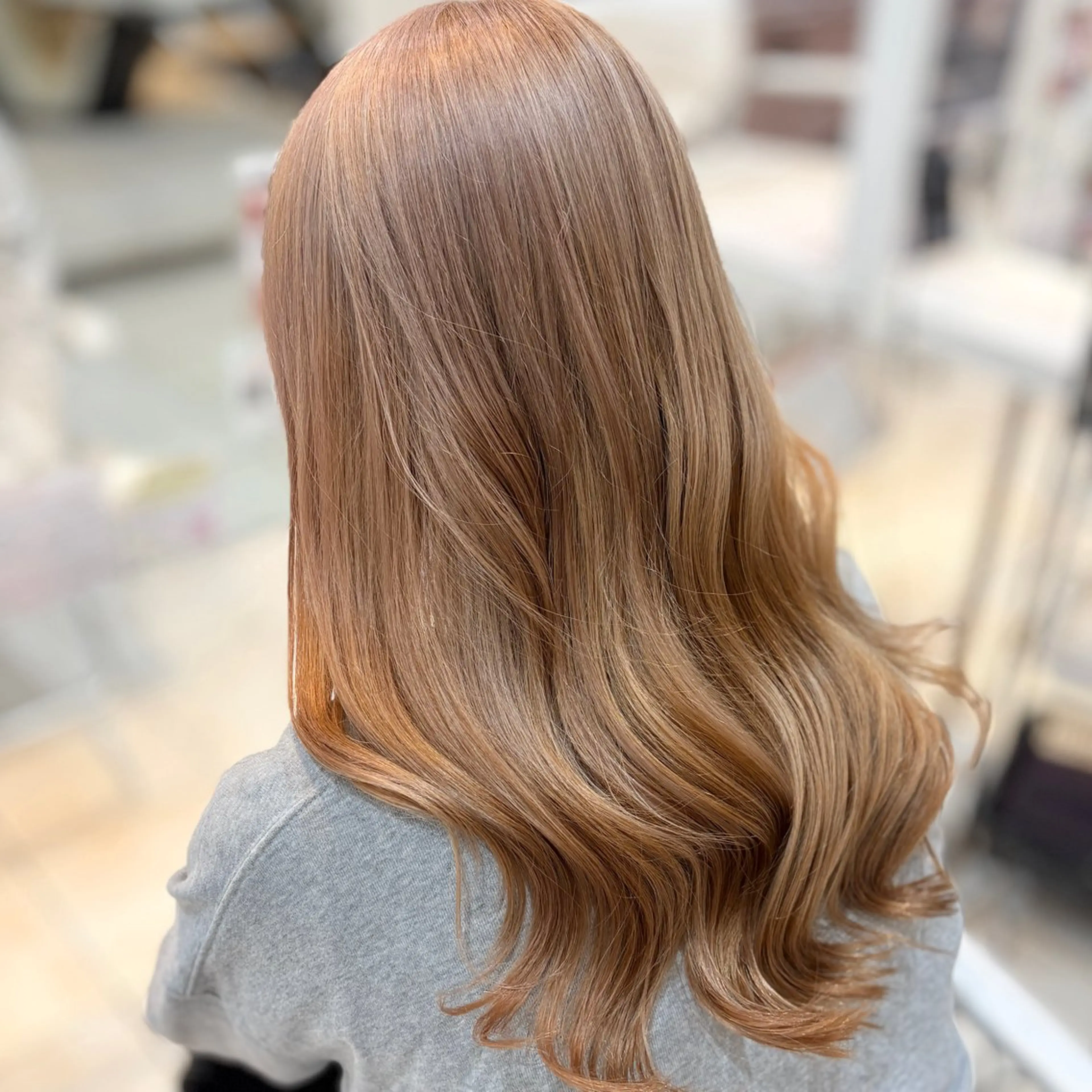 ロング カラー ベージュカラー ブリーチ ミルクティーベージュ ブリーチ/ヘアセット 【𝙍𝙞𝙣𝙤】のヘアスタイル