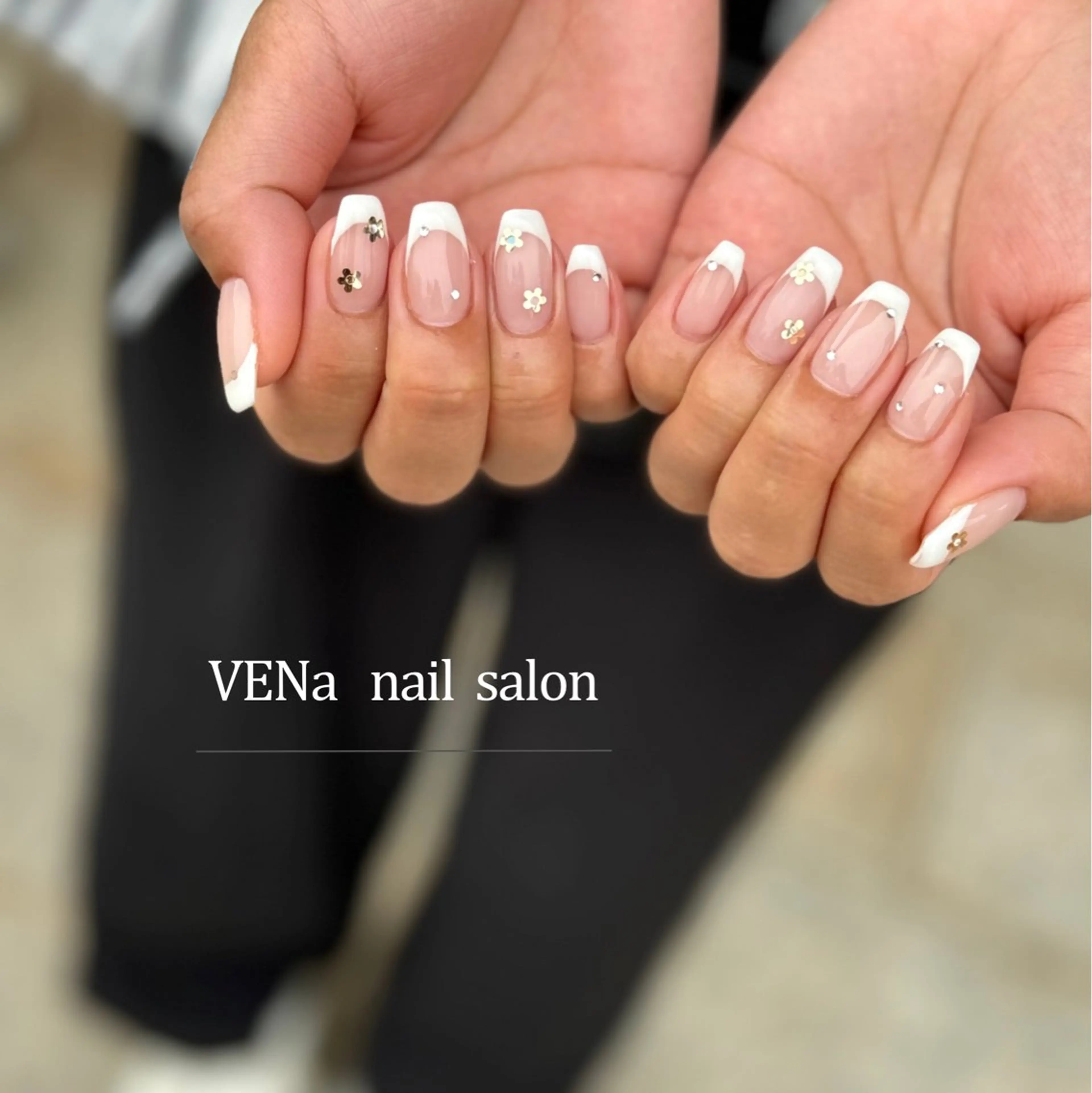 ネイル オーロラネイル フラッシュネイル フットネイル フレンチネイル 氷ネイル・うるうるネイル ハンドネイル VENa eye＆ nail salonのネイルデザイン