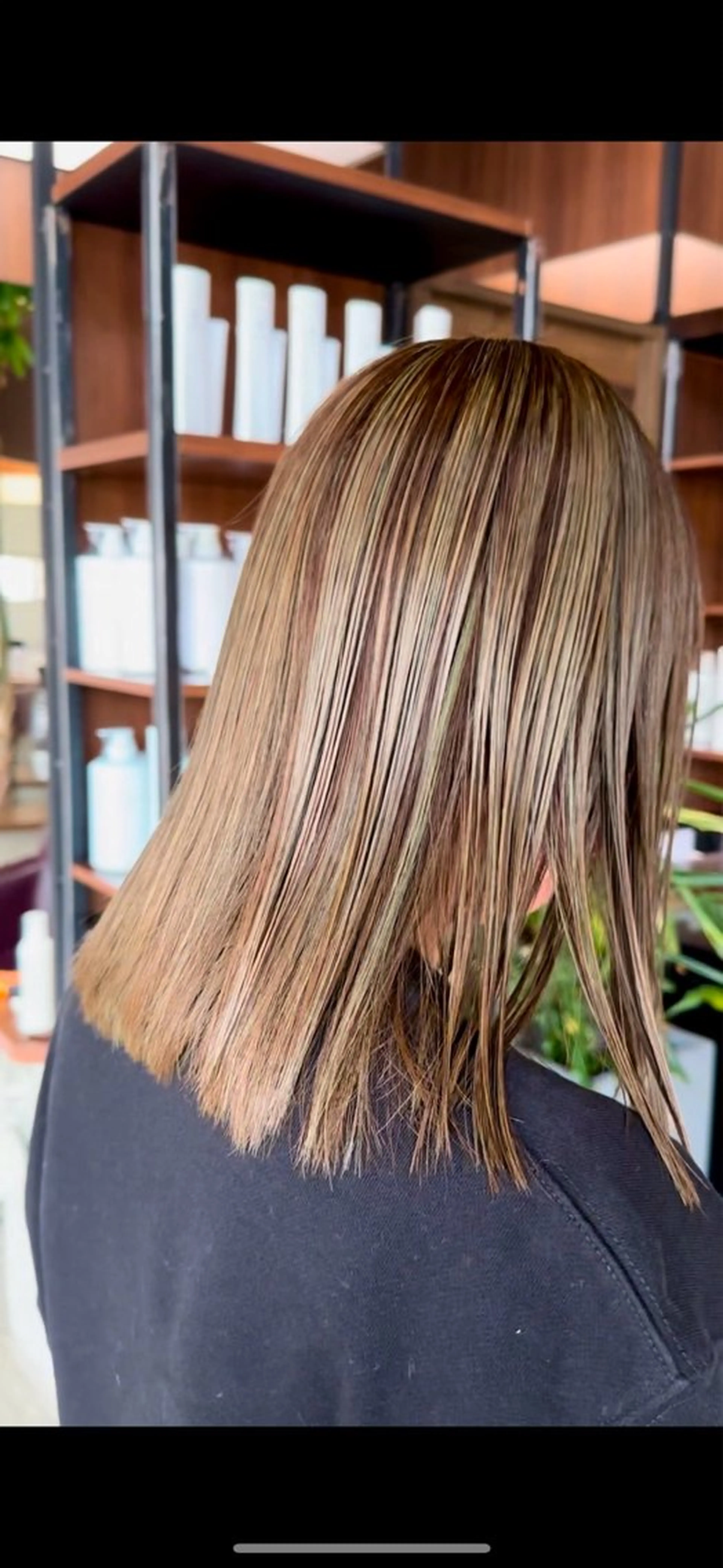 ワンカラー ミディアムヘアの写真