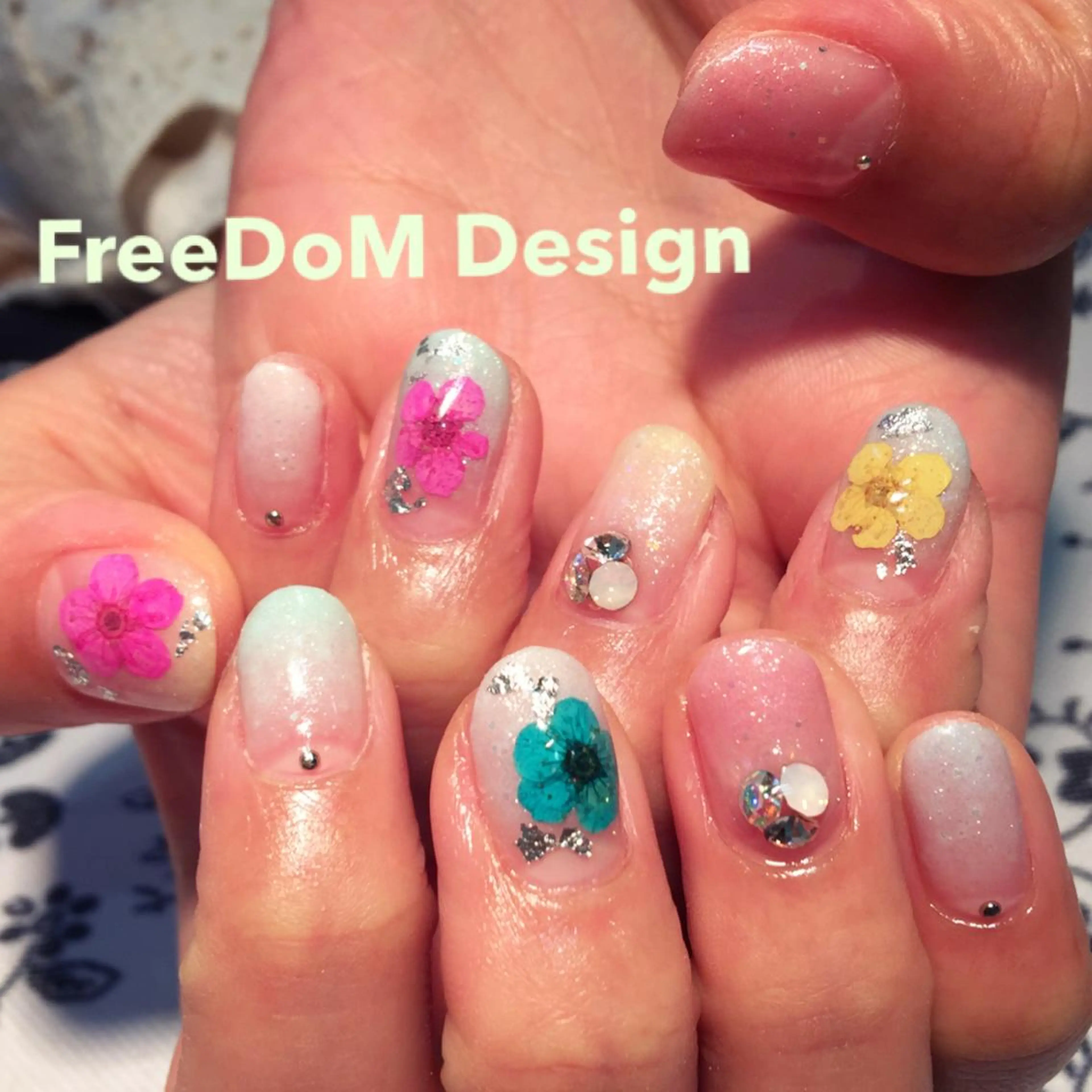 ネイル アートネイル ＦreeDoＭ   Design所属・W KUMIのネイルデザイン