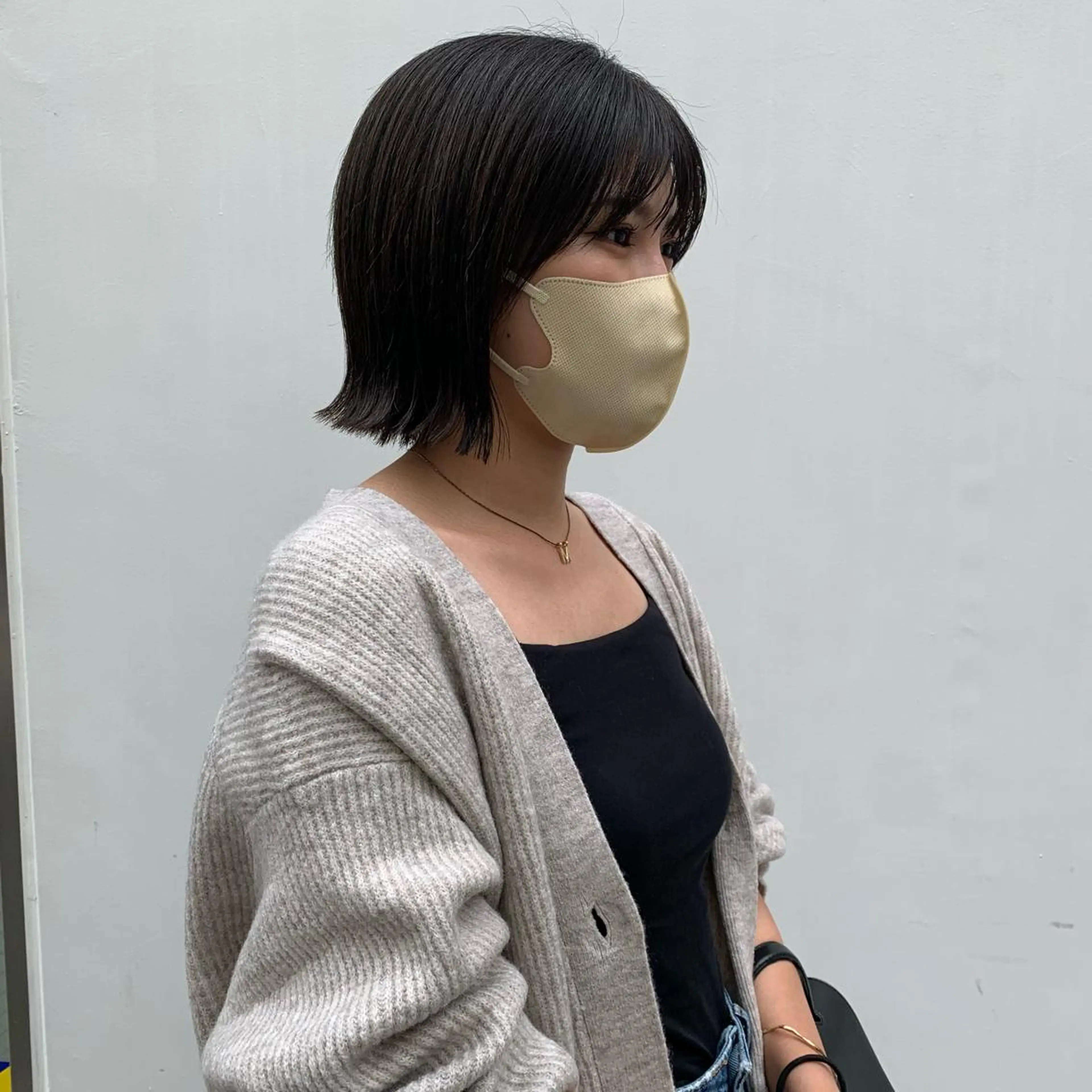ミディアム カット SAKINO. ベージュカラーのヘアスタイル