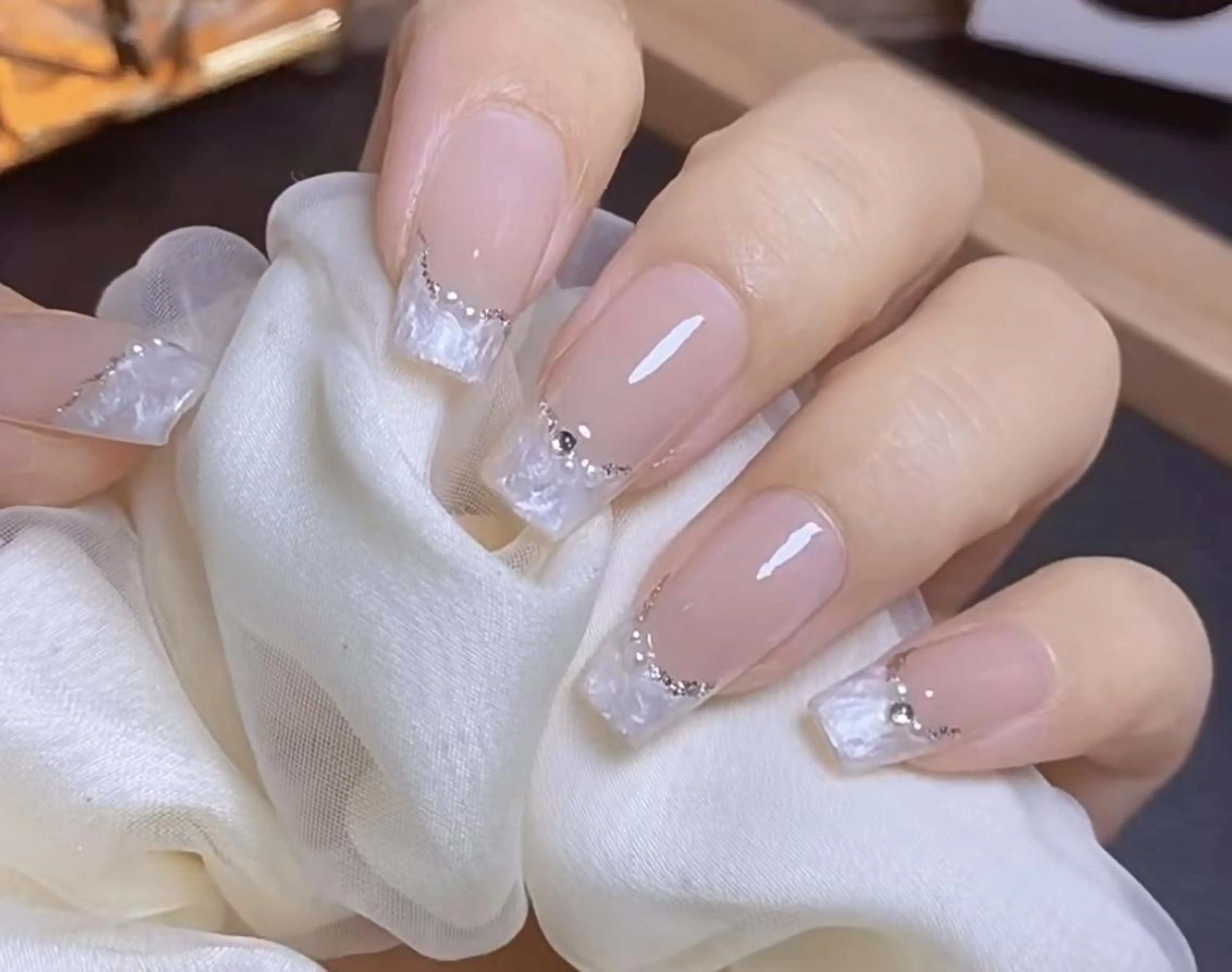 ネイル オーロラネイル チークネイル 長さ出し フットネイル フレンチネイル リラネイル Aikenのネイルデザイン