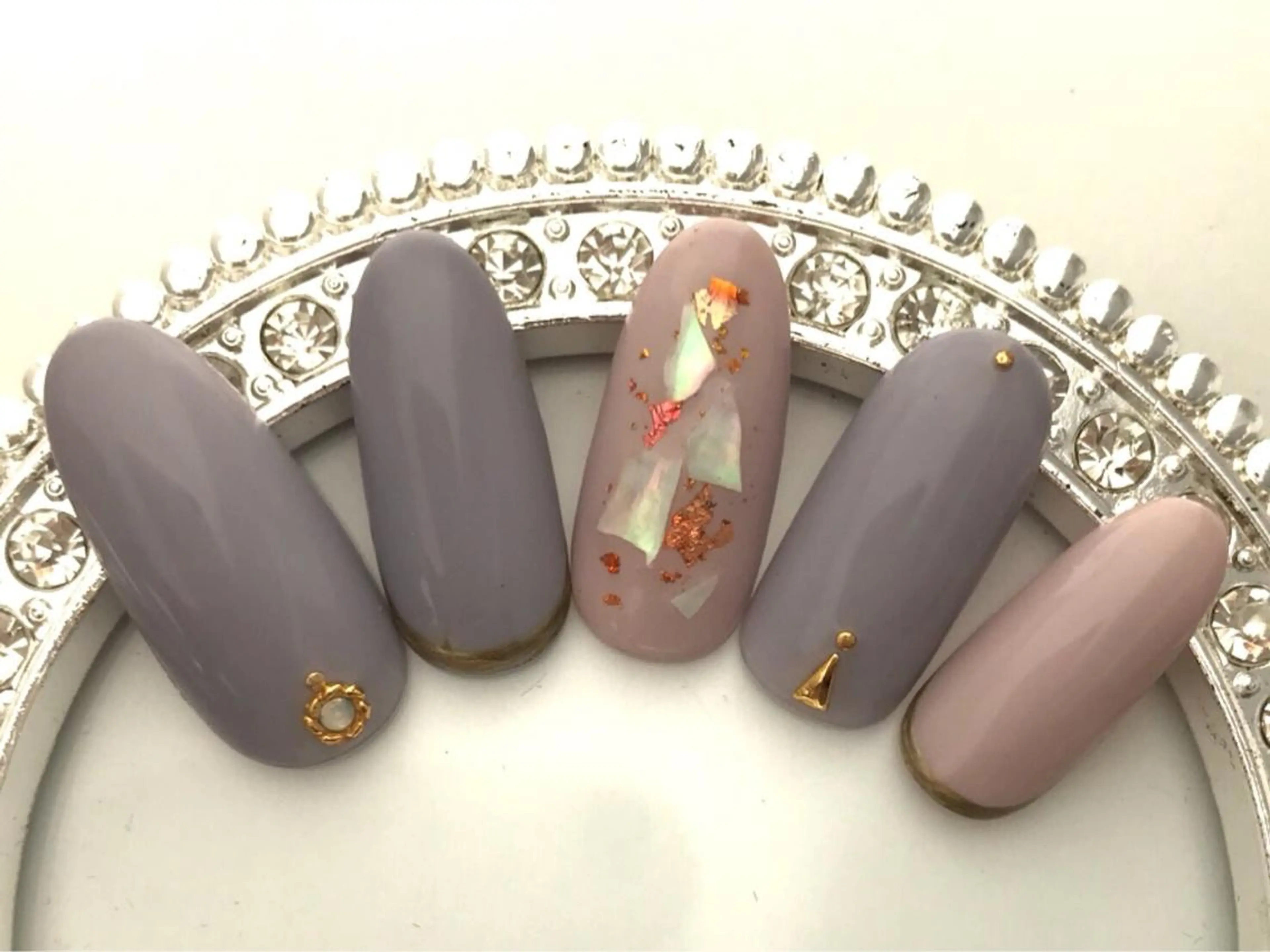 ネイル ストーンネイル Verest 西荻窪のネイルデザイン