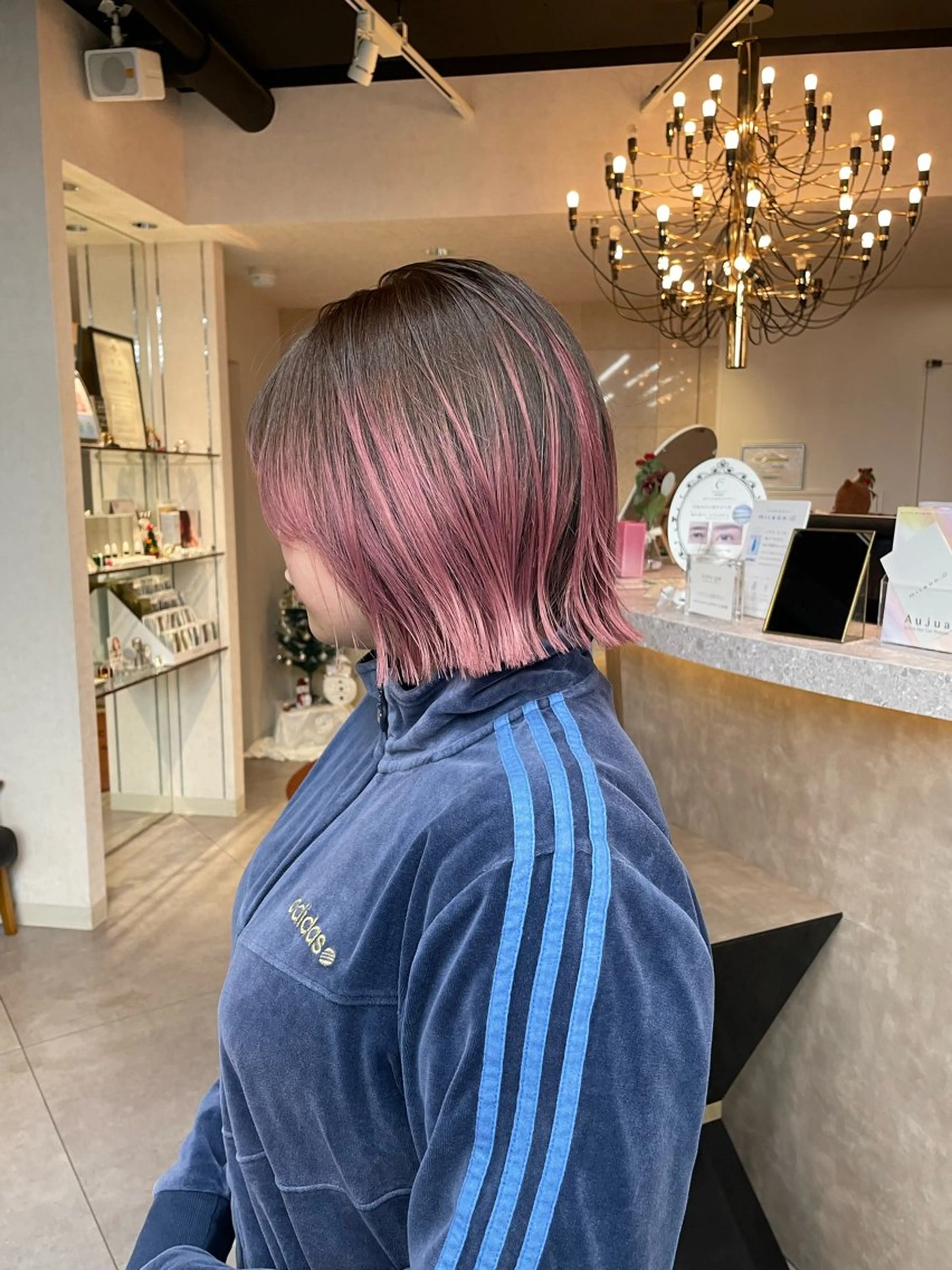 ミディアム カラー ベージュカラー ブリーチ デザインカラー ダブルカラー グレージュ ヘアカラー トリートメント 透明感/ベージュ/ 艶髪/ボブ🫧門脇由のヘアスタイル