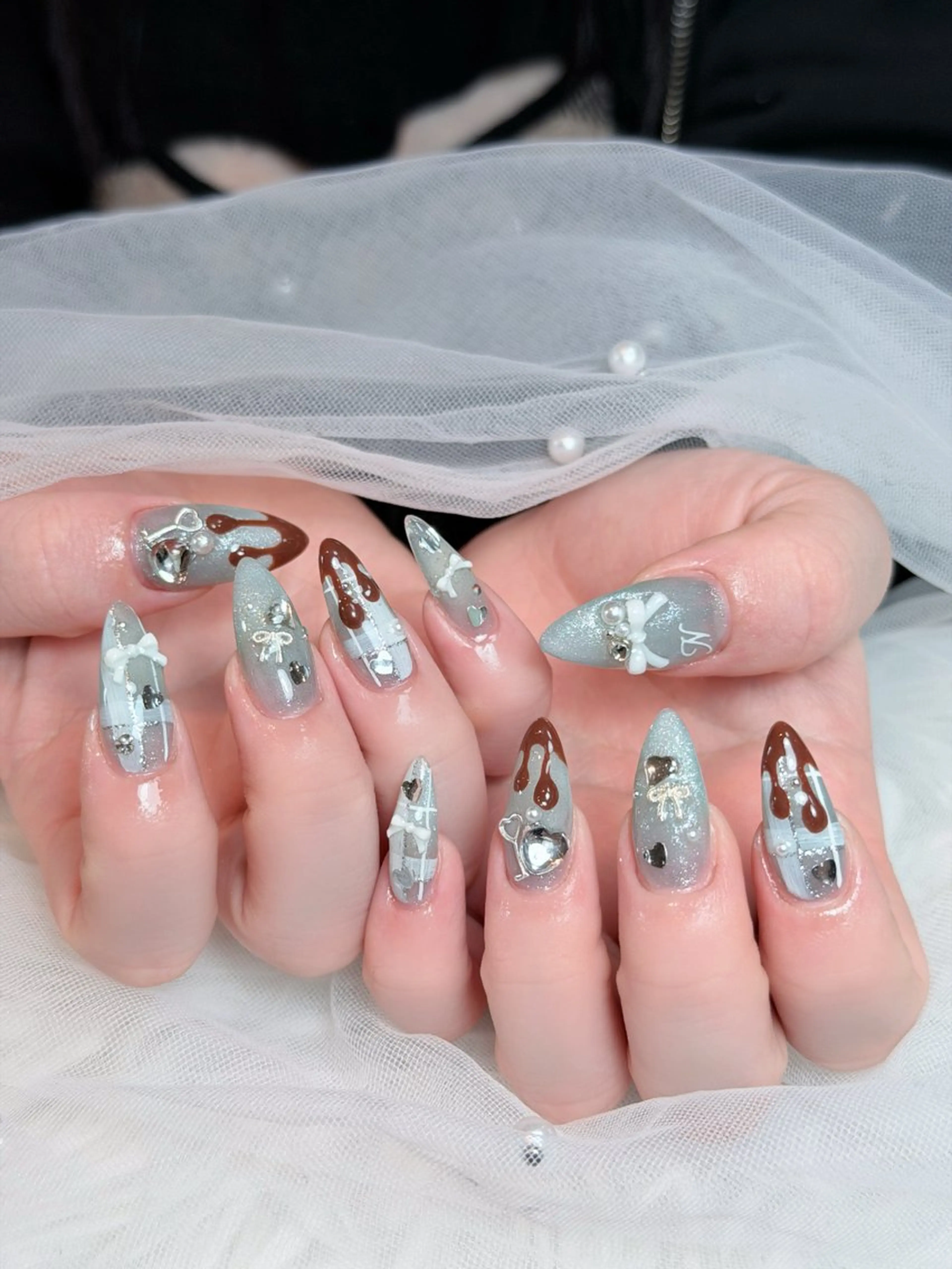 ネイル オーロラネイル ボルドー ブラウン 氷ネイル・うるうるネイル キラキラネイル Julli NailStudioのネイルデザイン