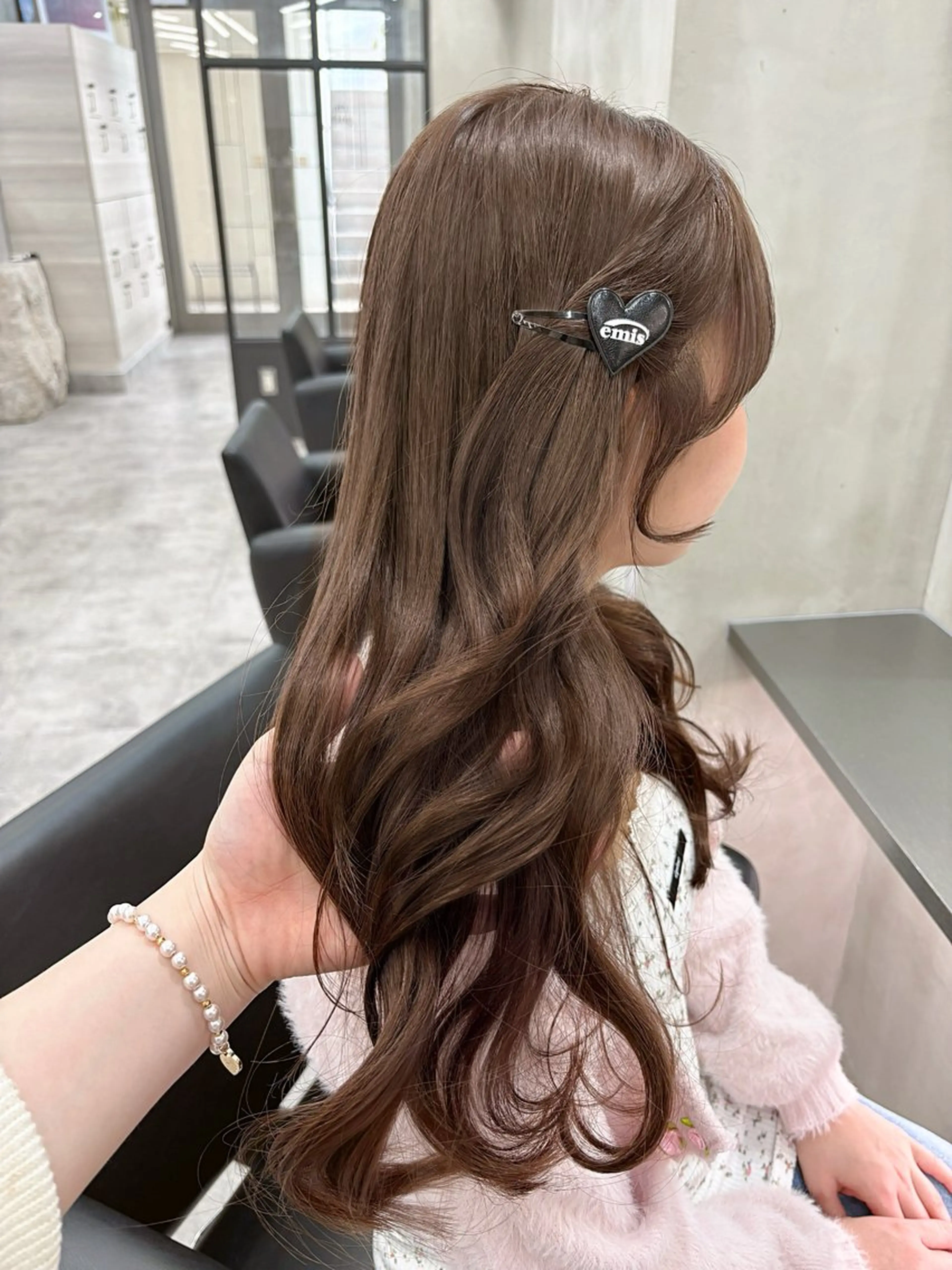 ロング カラー ベージュカラー ブリーチ ケアカラー 透明感カラー ヘーゼル the path sora♡のヘアスタイル