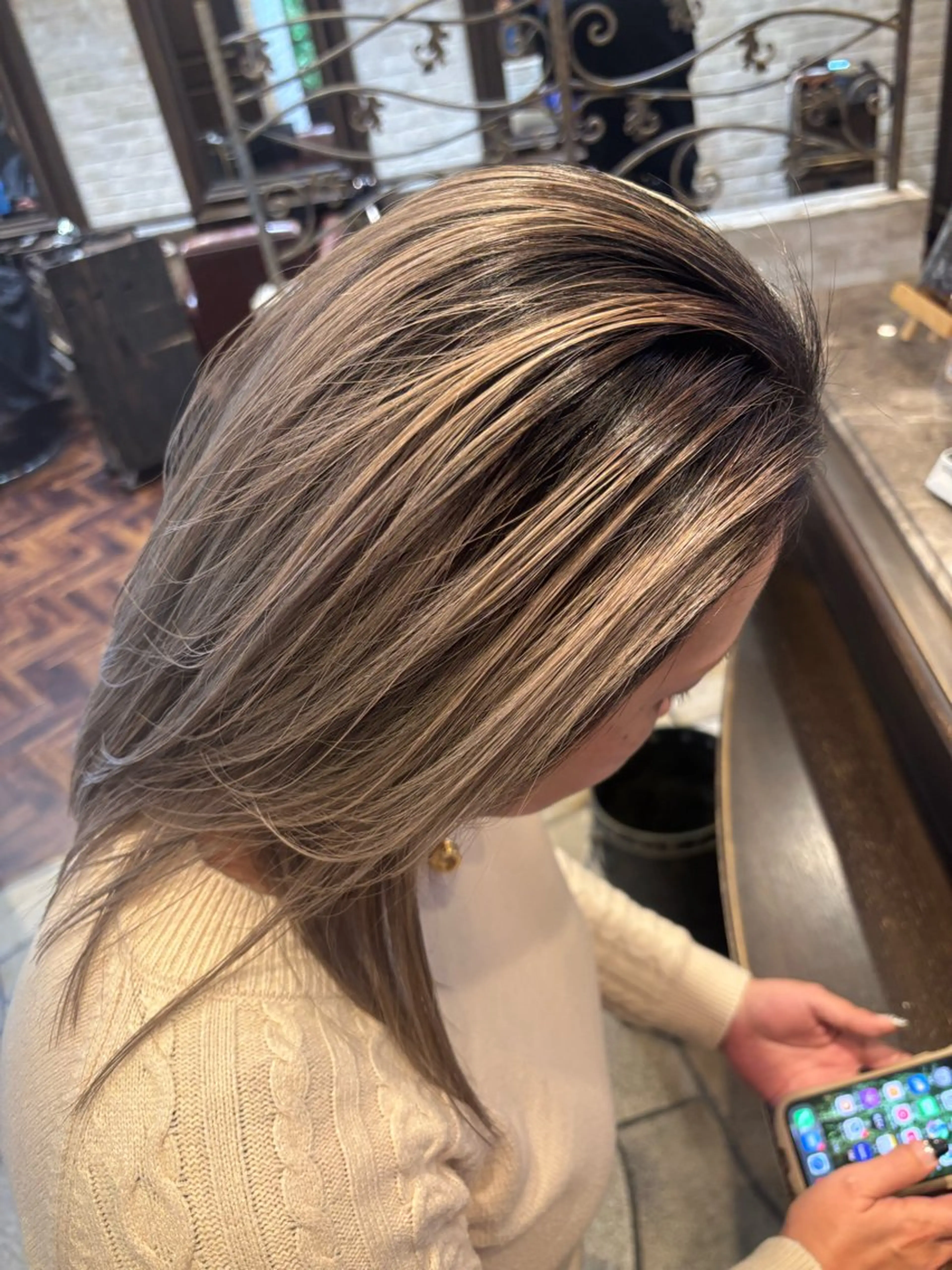 ブリーチ2回、カラー、カットの写真