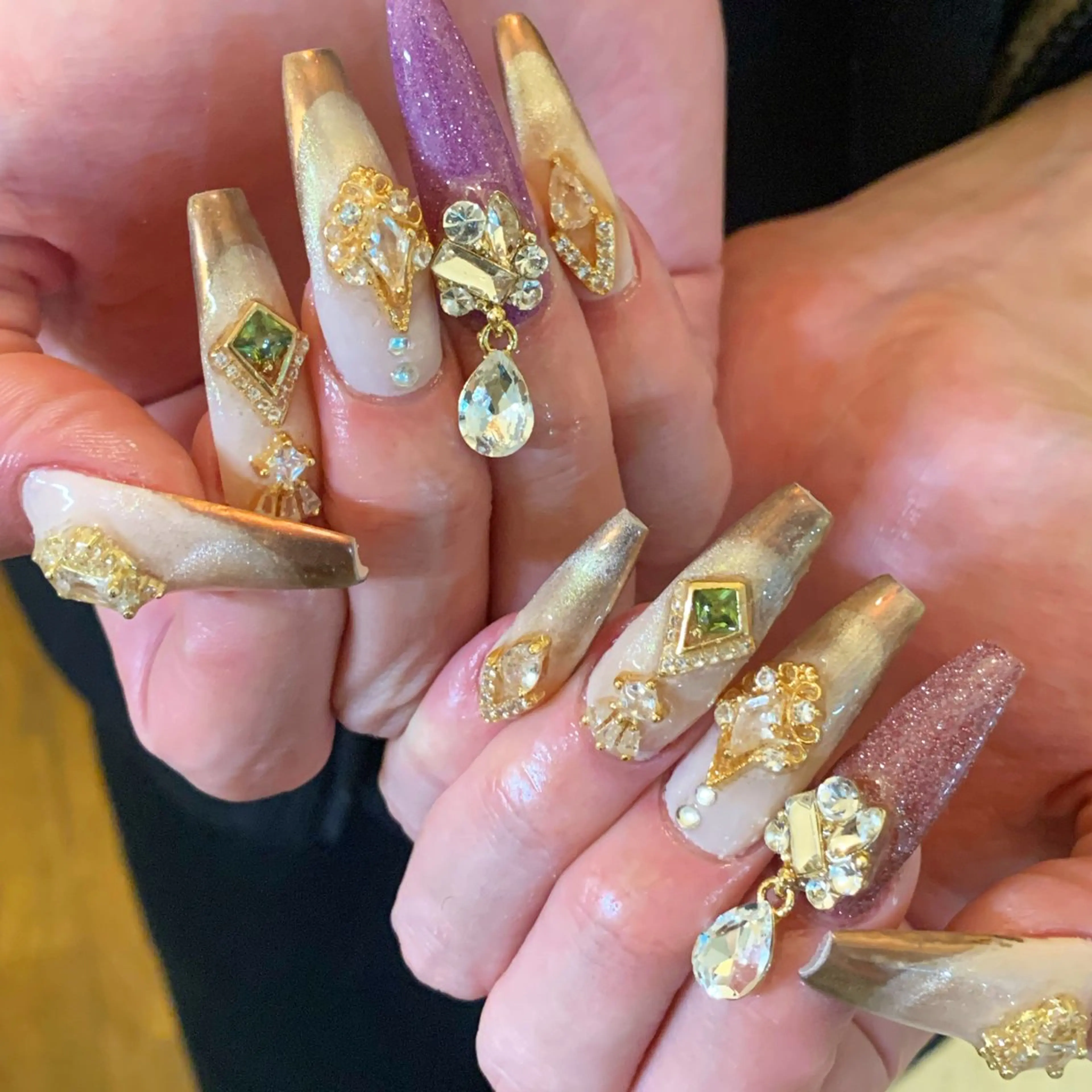 ネイル ハンドネイル NES NAIL所属・さゆり￤推しキャラ ￤ロングネイル🩷のネイルデザイン