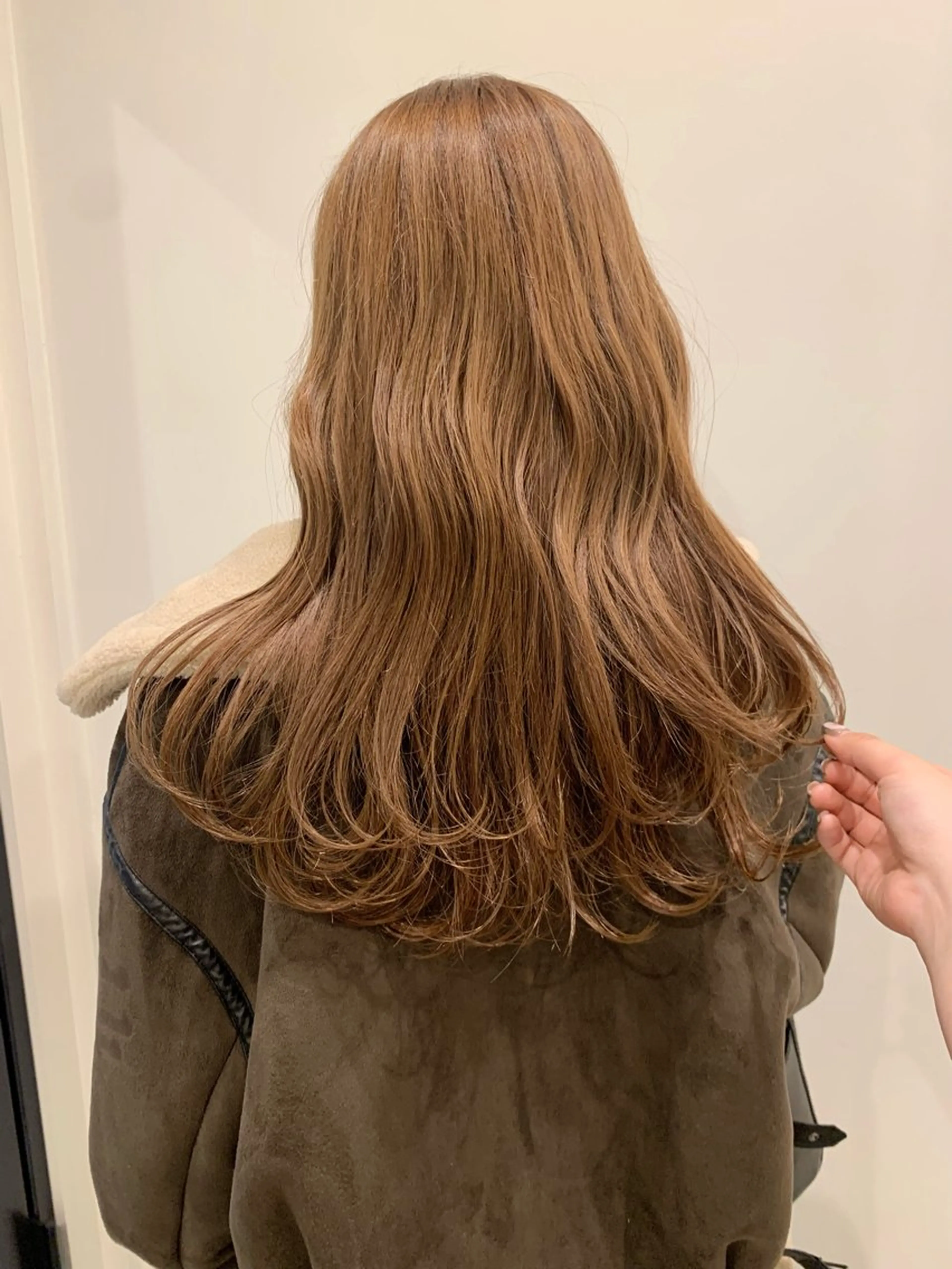 セミロング カラー ベージュカラー ブリーチ ミルクティーベージュ ブリーチなしカラー カット ヘアカラー トリートメント 落合希 Olivebeigeのヘアスタイル