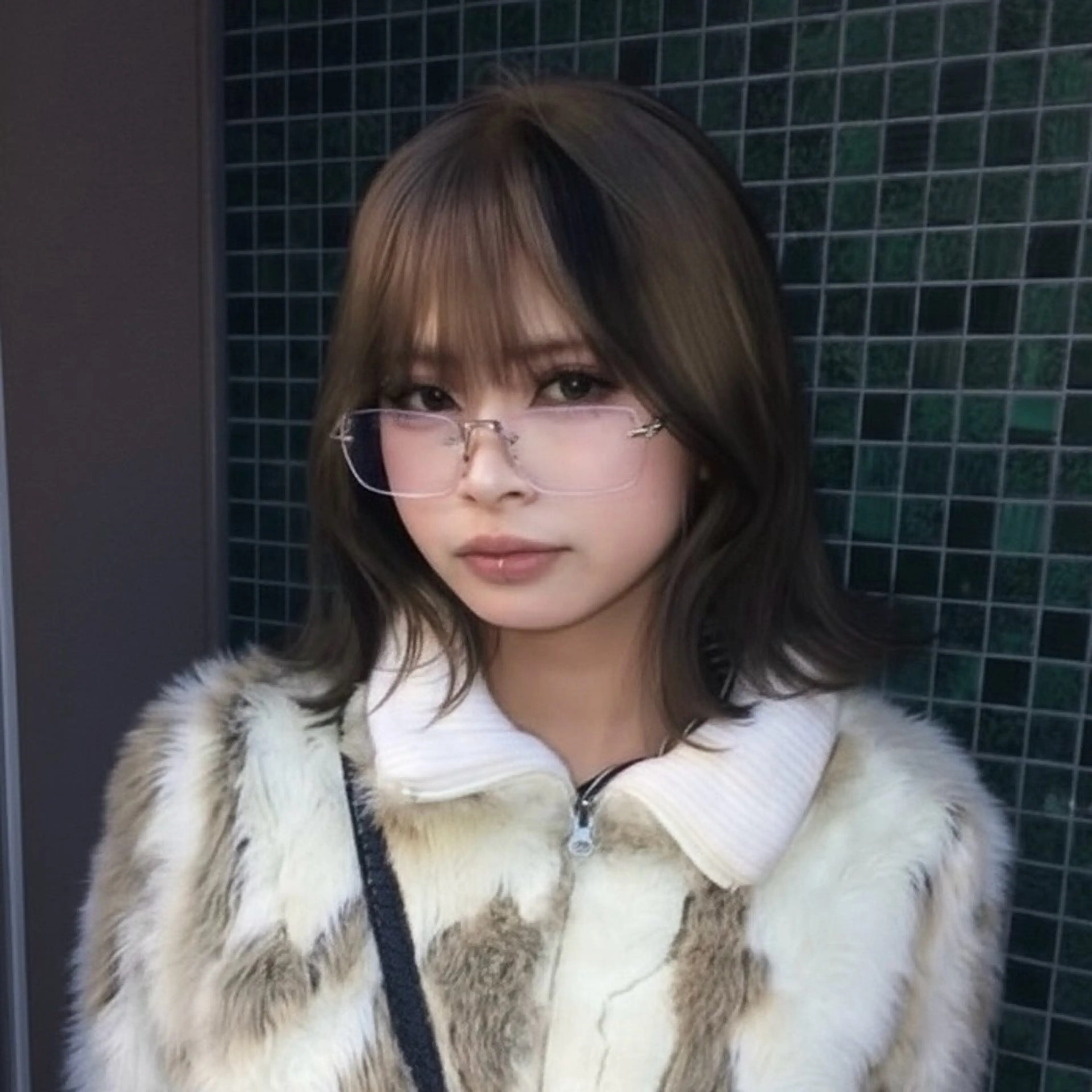 ミディアム カラー グレージュ ヘアカラー にちか /似合う個性派カラーのヘアスタイル