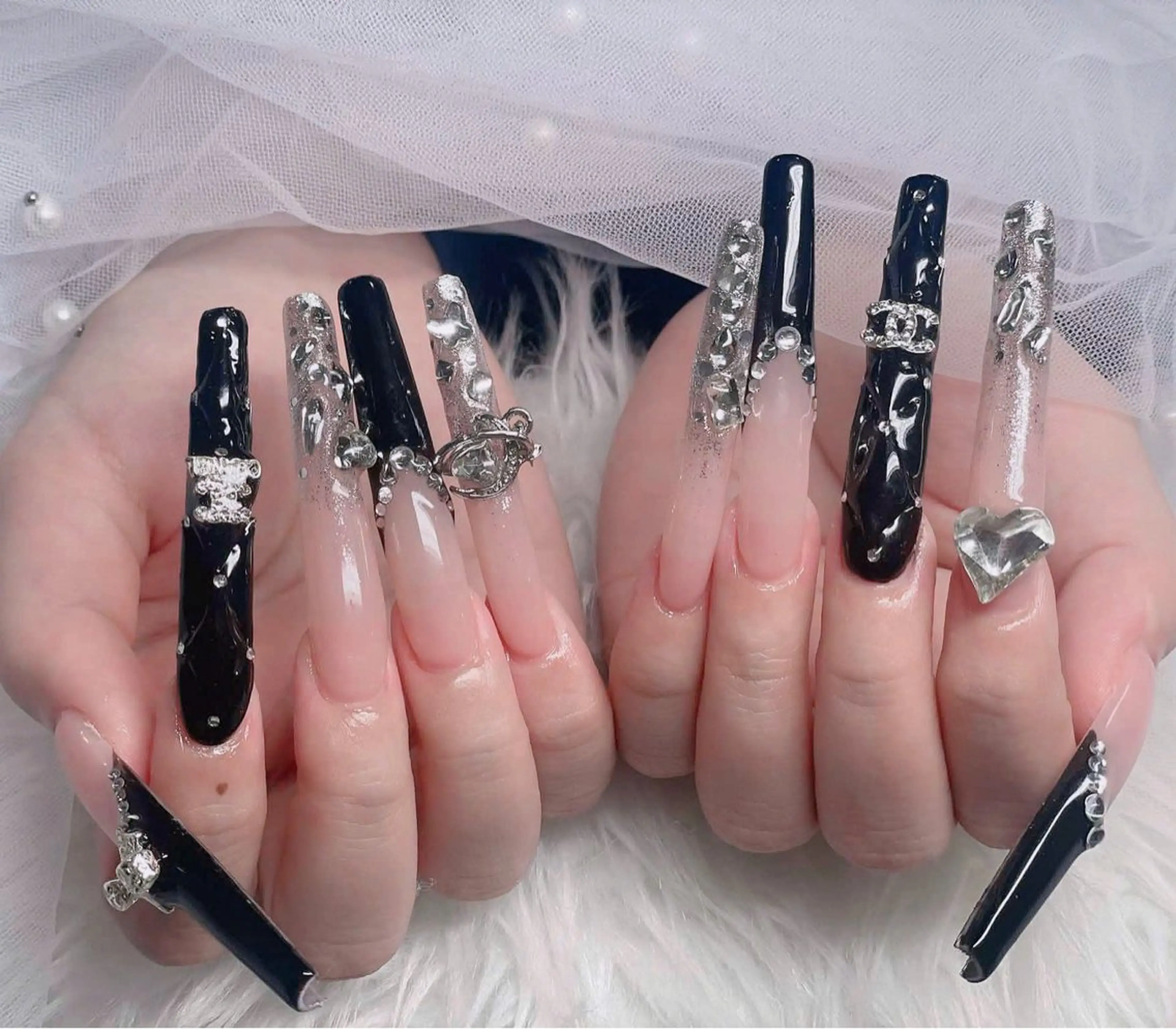 ネイル フレンチネイル ジェルネイル ガラスフレンチ ハロウィン ハート H.baby Nail Salonのネイルデザイン