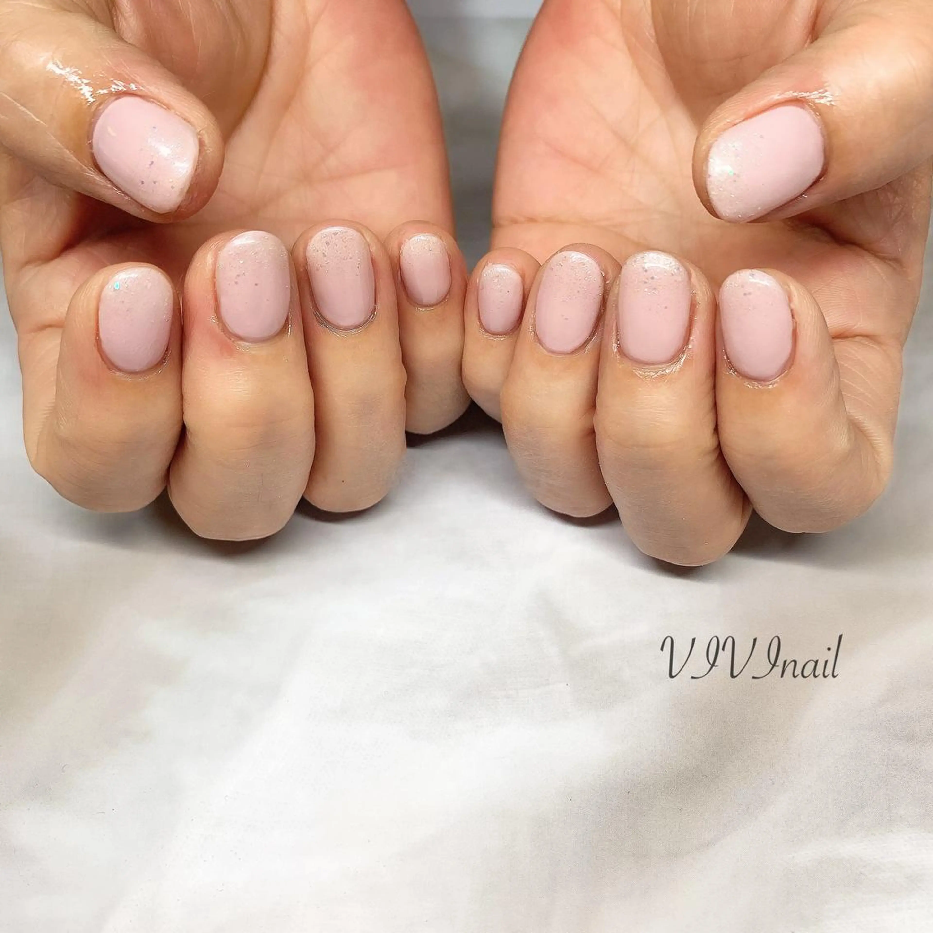 ネイル ラメ(グリッター) オフィスネイル シンプルネイル ハンドネイル vivi nailのネイルデザイン