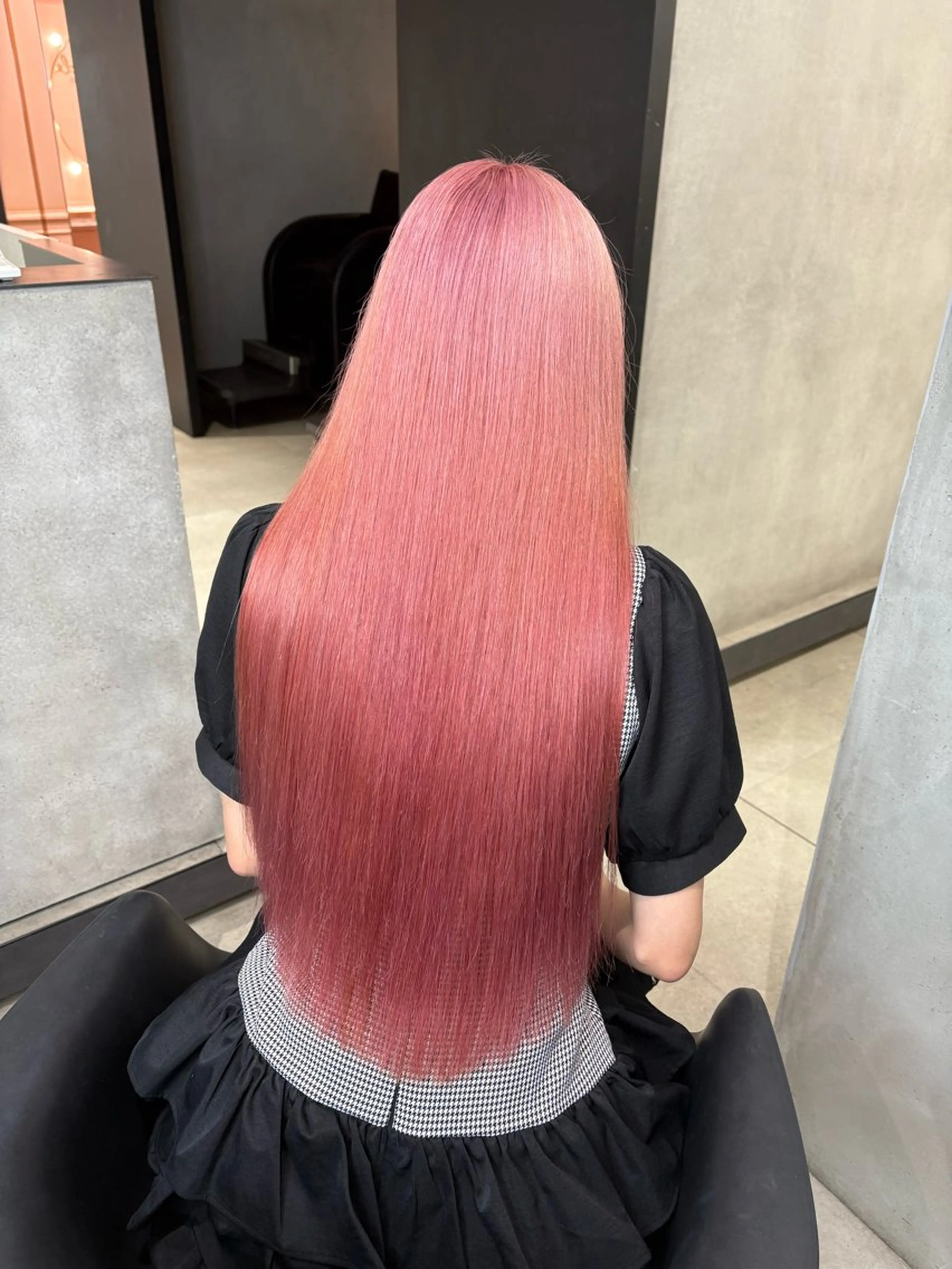 ロング カラー ブリーチ ピンクカラー ヘアカラー 大阪 梅田/ ハイトーン/エクステのヘアスタイル