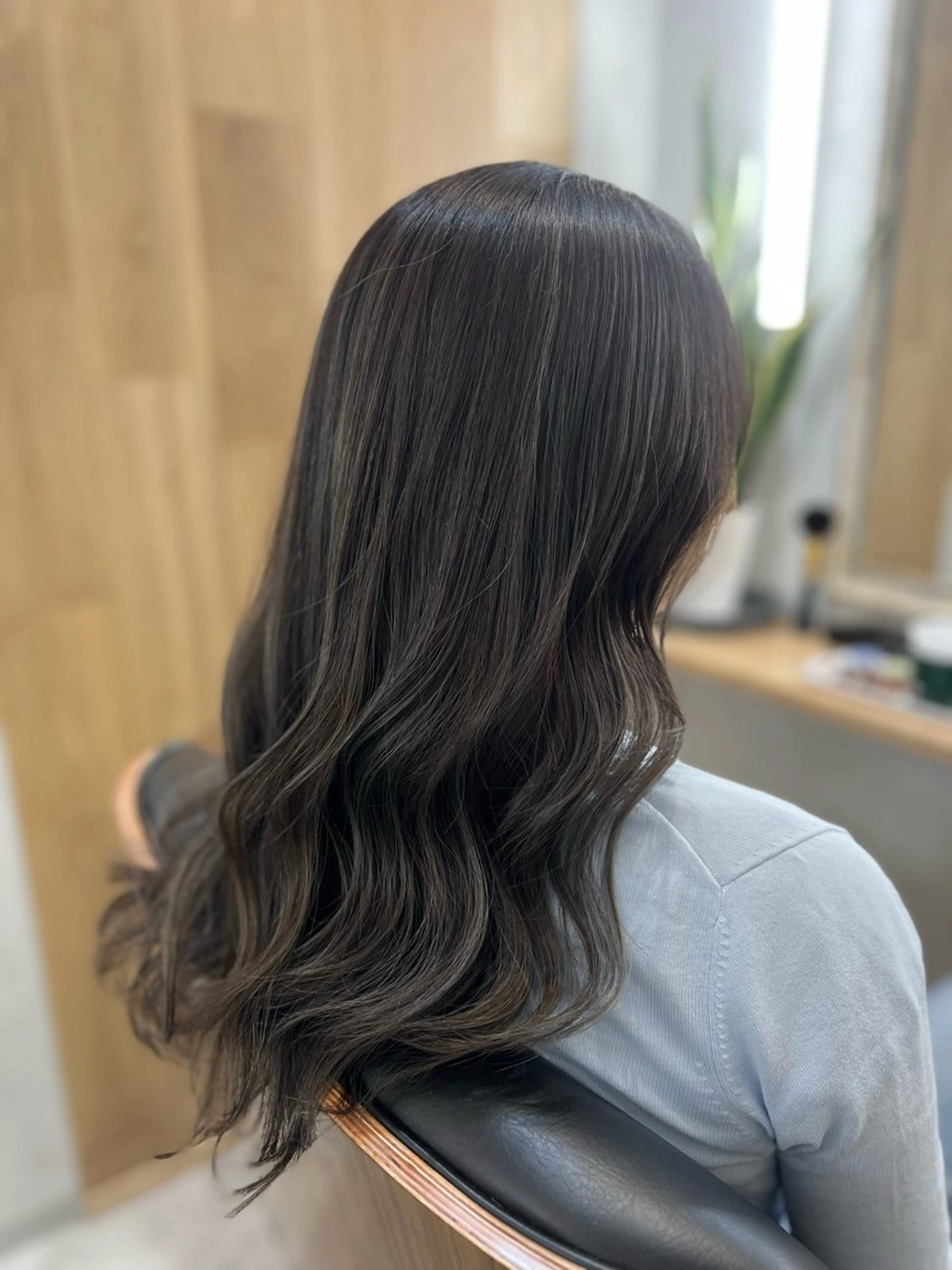 セミロング カラー アッシュ ハイライトカラー ハイライト 多賀 順平のヘアスタイル