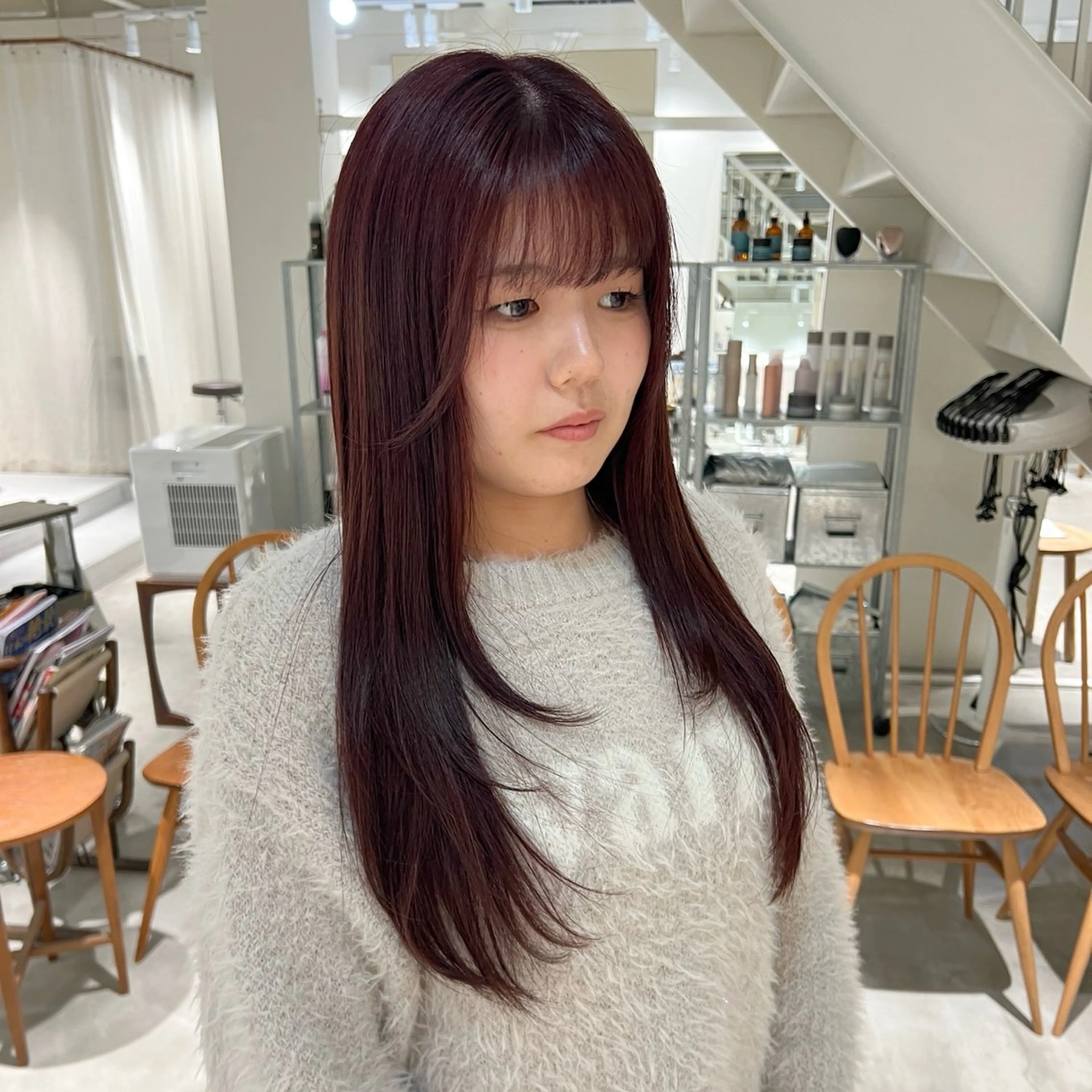 ロング カラー ピンクカラー ピンクパープル パープルカラー ヘアカラー 周東 芽依のヘアスタイル