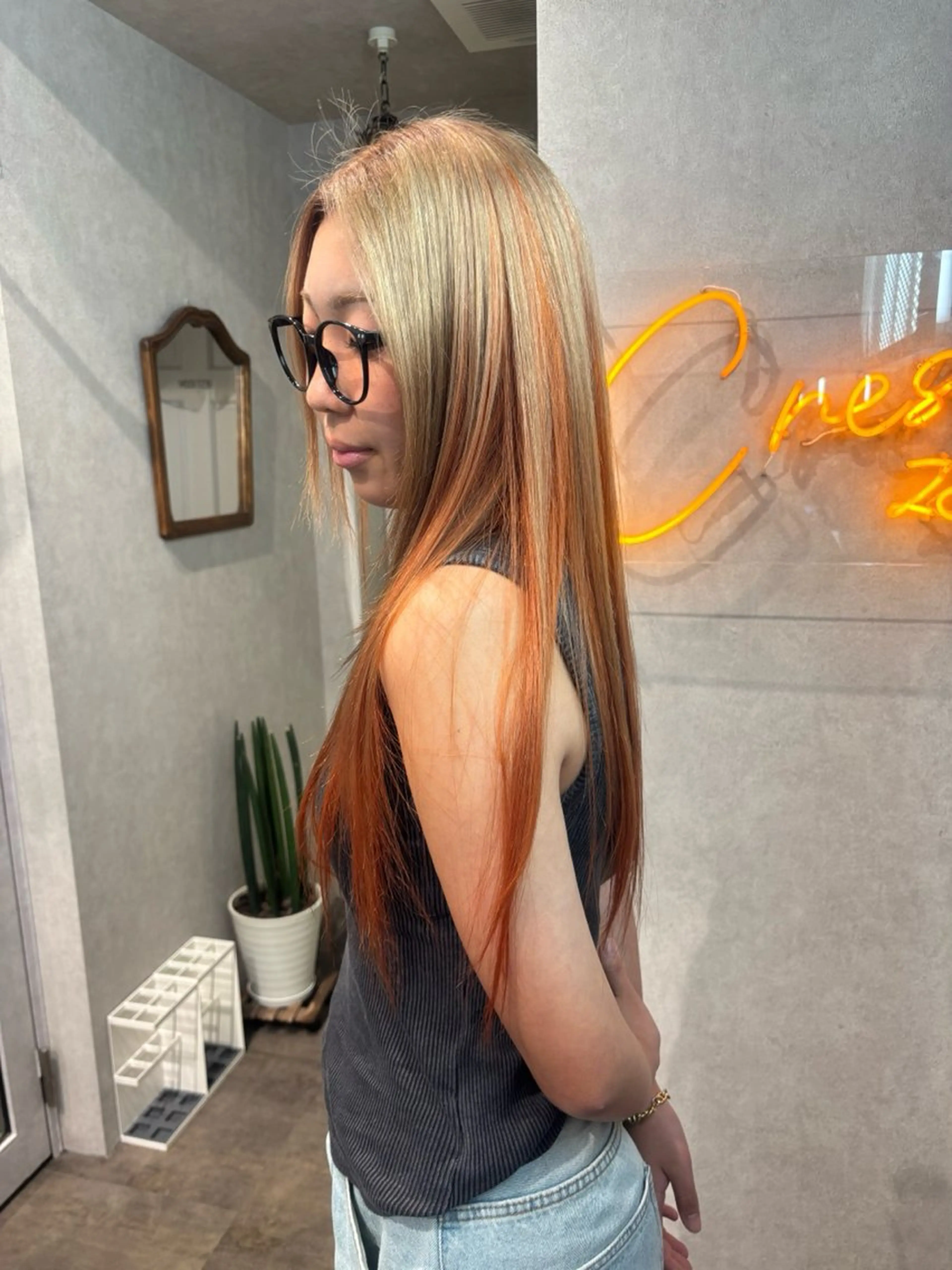 ロング カラー ヘアアレンジ 切りっぱなしボブ ブリーチ デザインカラー ダブルカラー イヤリングカラー iona/ハイトーン /ネイルのネイルデザイン