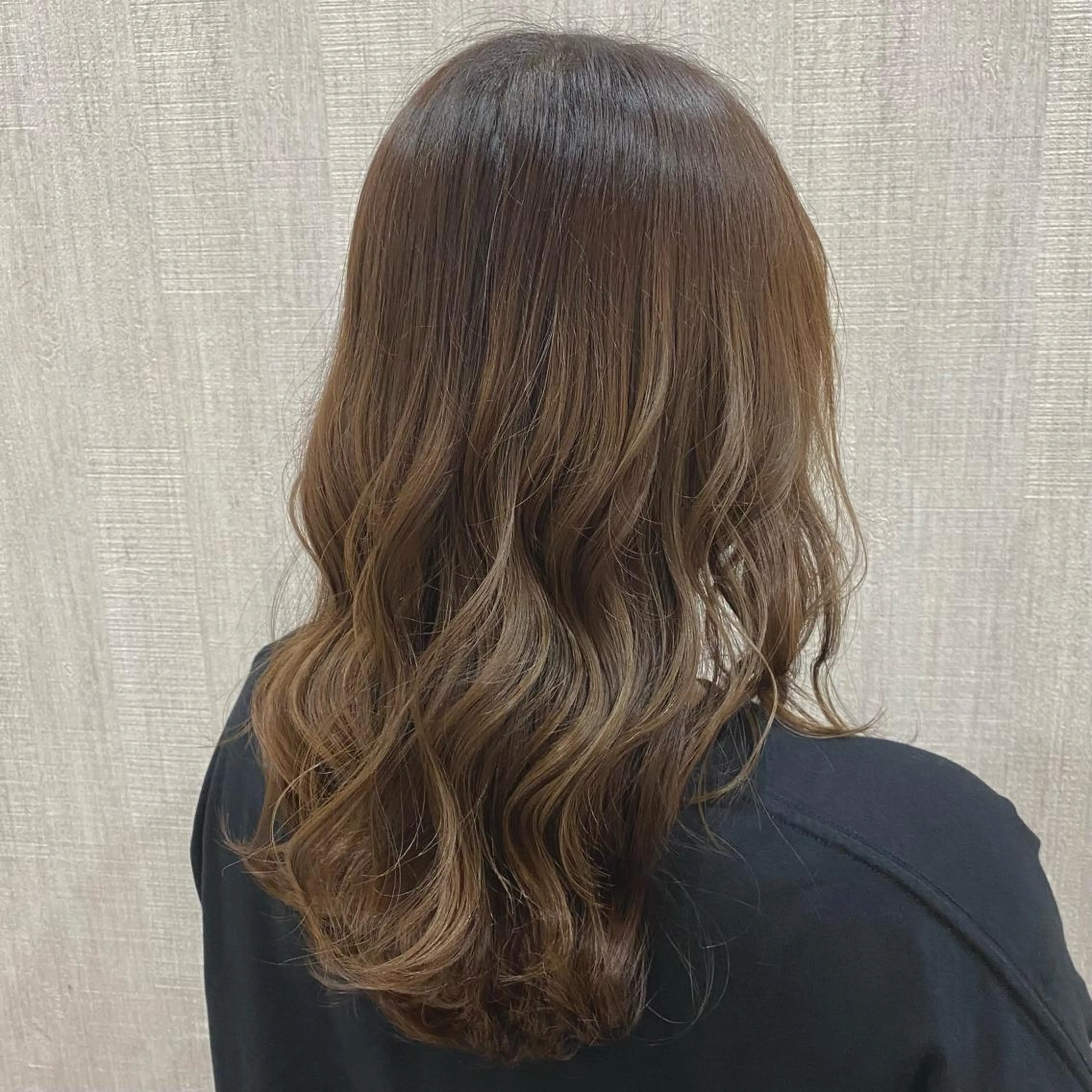 セミロング カラー カット ヘアカラー 🫧透け感⋆艶髪💎 山口アヤカのヘアスタイル