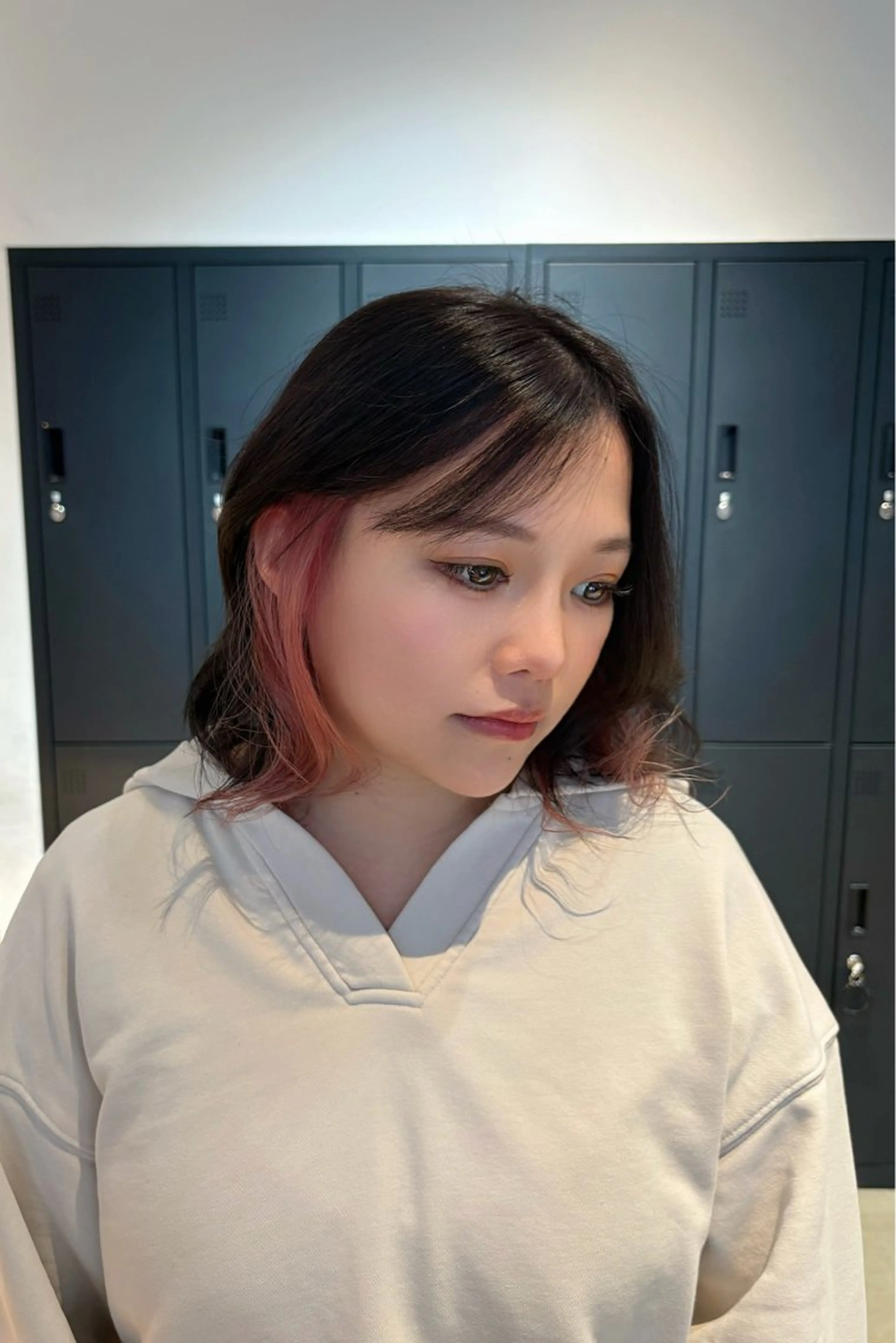 ミディアム カラー ブリーチ ダブルカラー イヤリングカラー インナーカラー ピンクカラー ヘアカラー 🌊インナーカラー 🐬櫻井海星のヘアスタイル