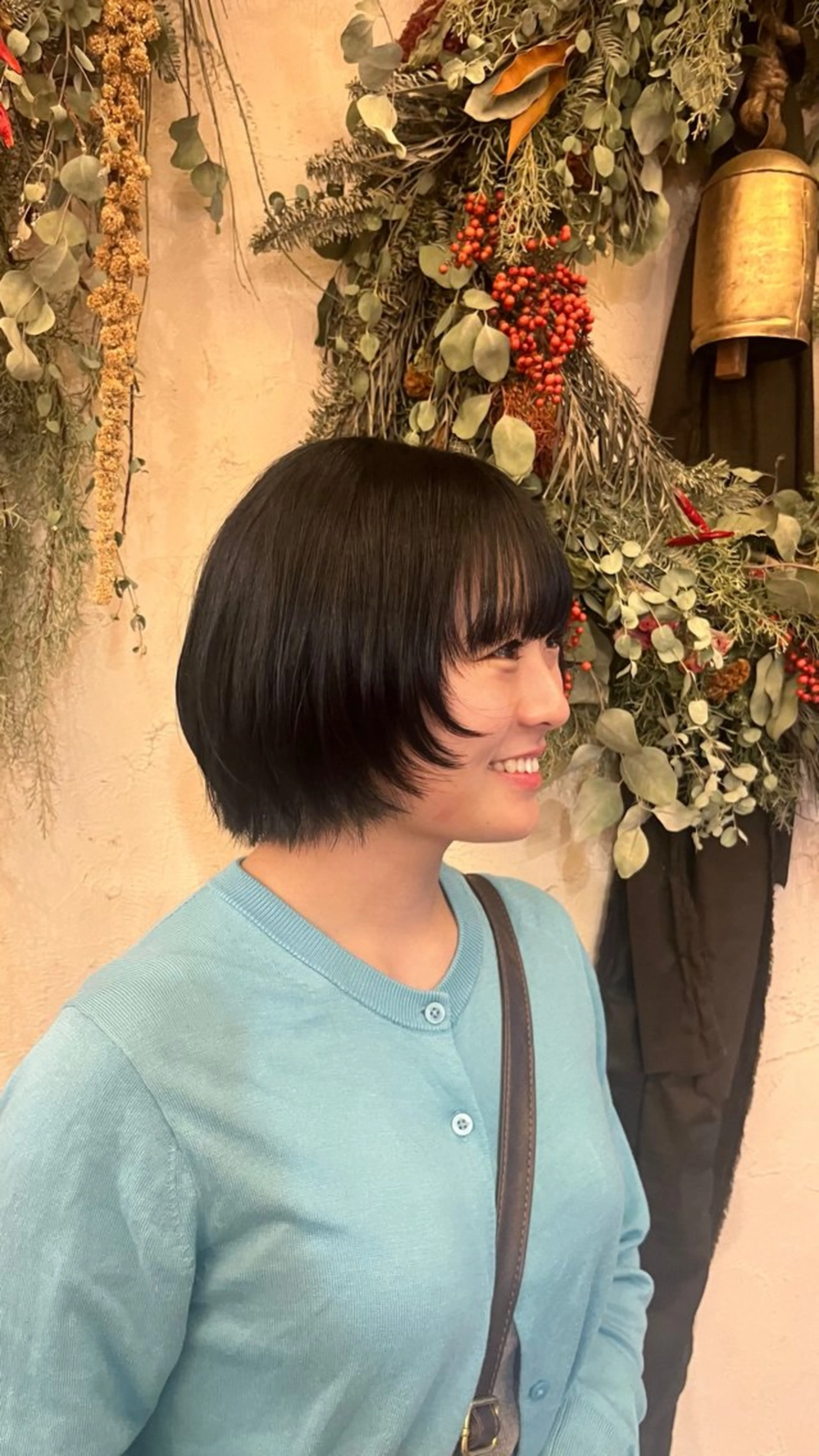 カラー 黒髪 ブルーカラー ブルーブラック edessa misaki🤍のヘアスタイル