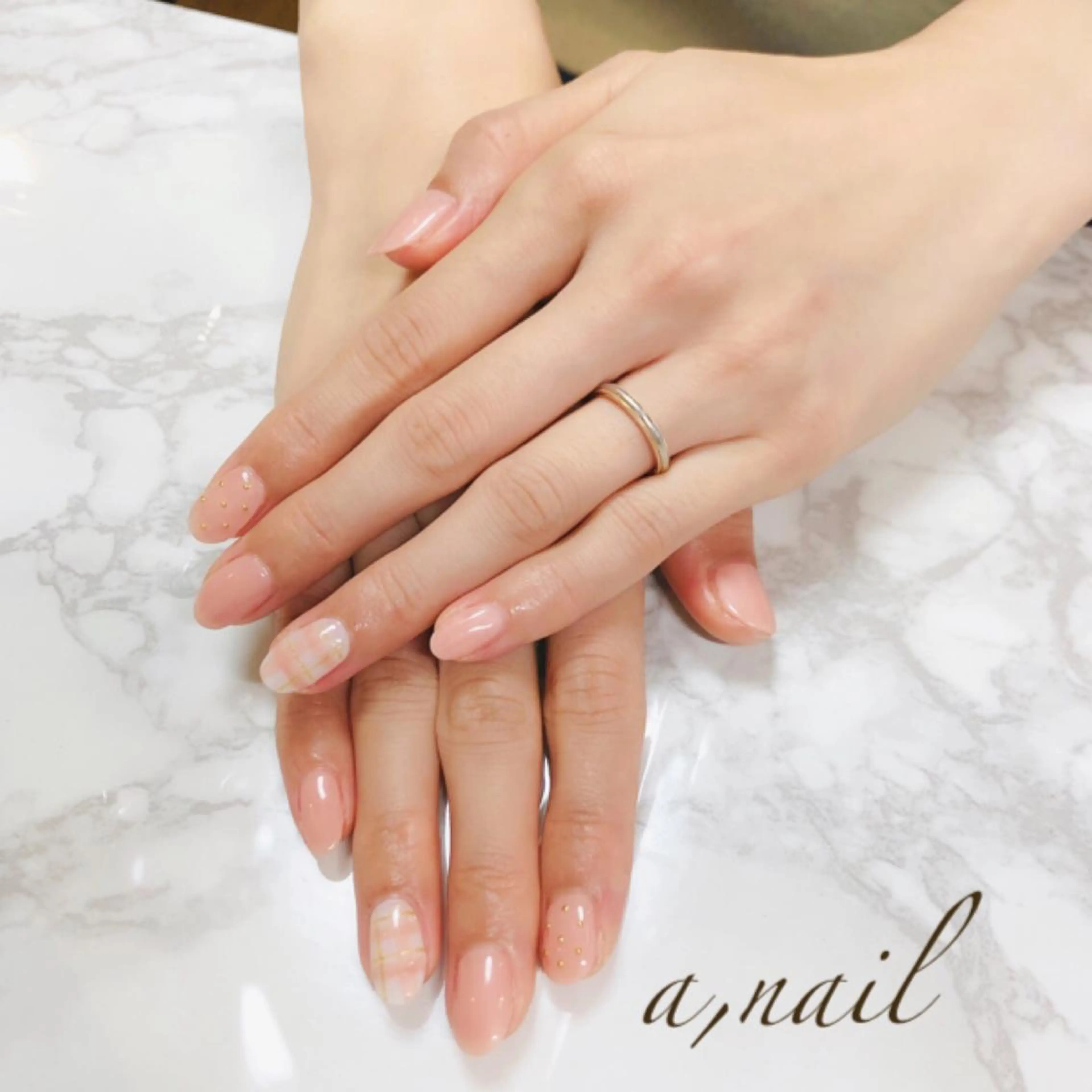 ネイル フットネイル ラメ(グリッター) ニュアンスネイル オフィスネイル ワンカラーネイル ハンドネイル ネイルサロン エーネイルのネイルデザイン