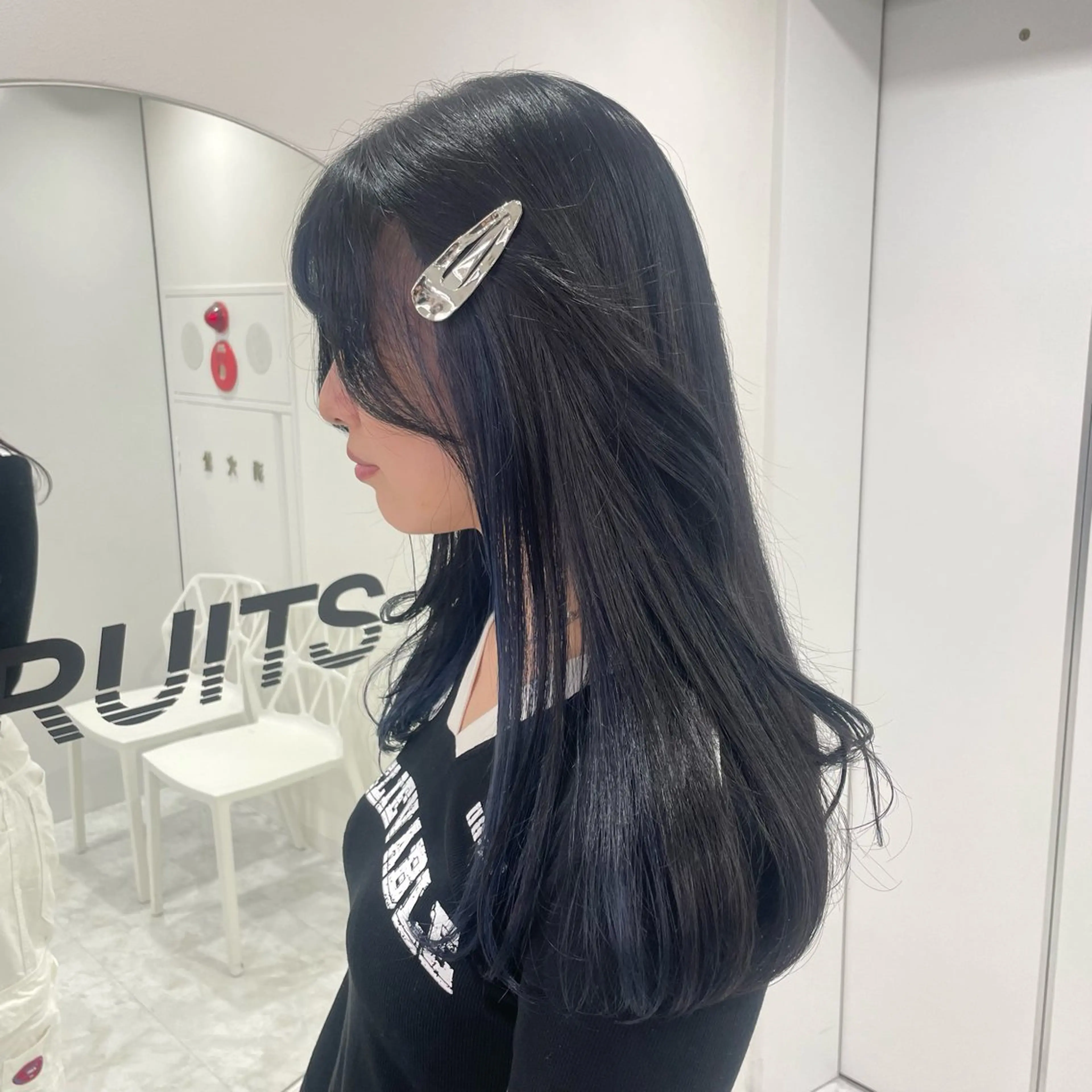 ロング カラー 黒髪 ブルーカラー ブルーブラック ネイビーカラー ブリーチなし🩶 グレージュのヘアスタイル