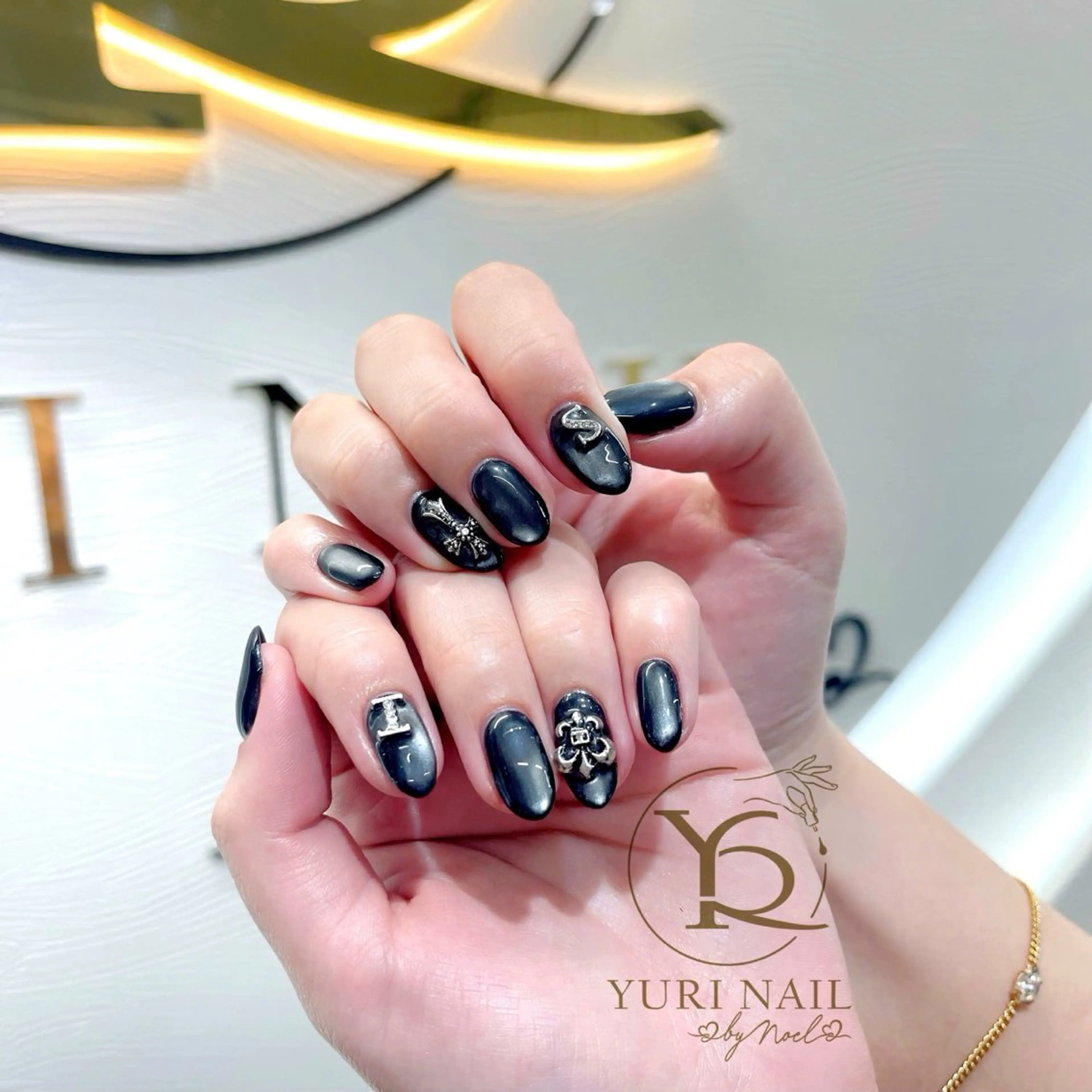 ネイル オーロラネイル ブルー チークネイル フレンチネイル キラキラネイル ハンドネイル フットネイル ハンドケア YURI Nail Narita所属・YURI Nail NARITAのネイルデザイン