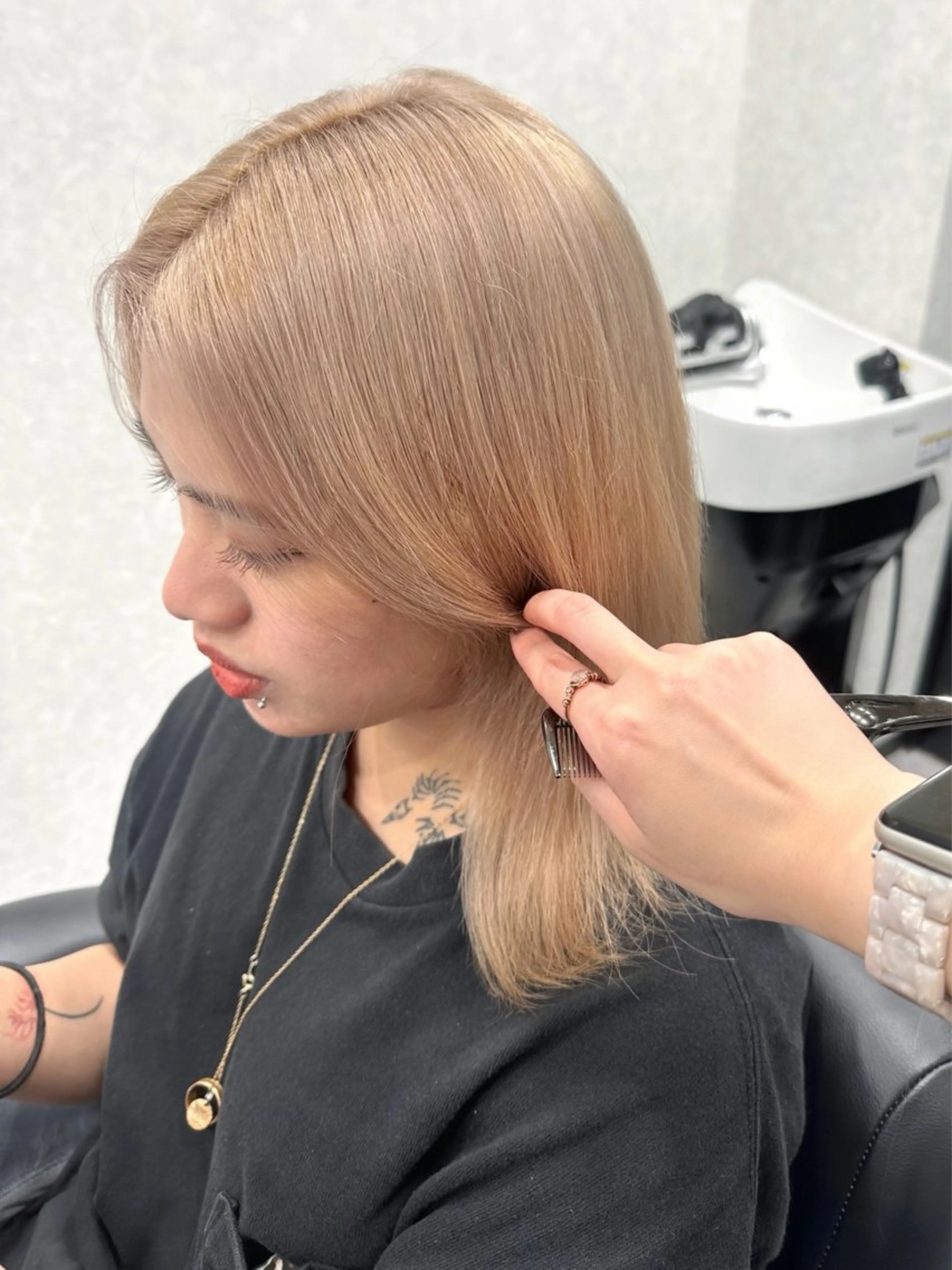 ミディアム ヘアカラー トリートメント 近藤千翔🩵 髪質改善Periodのエステ・リラクイメージ