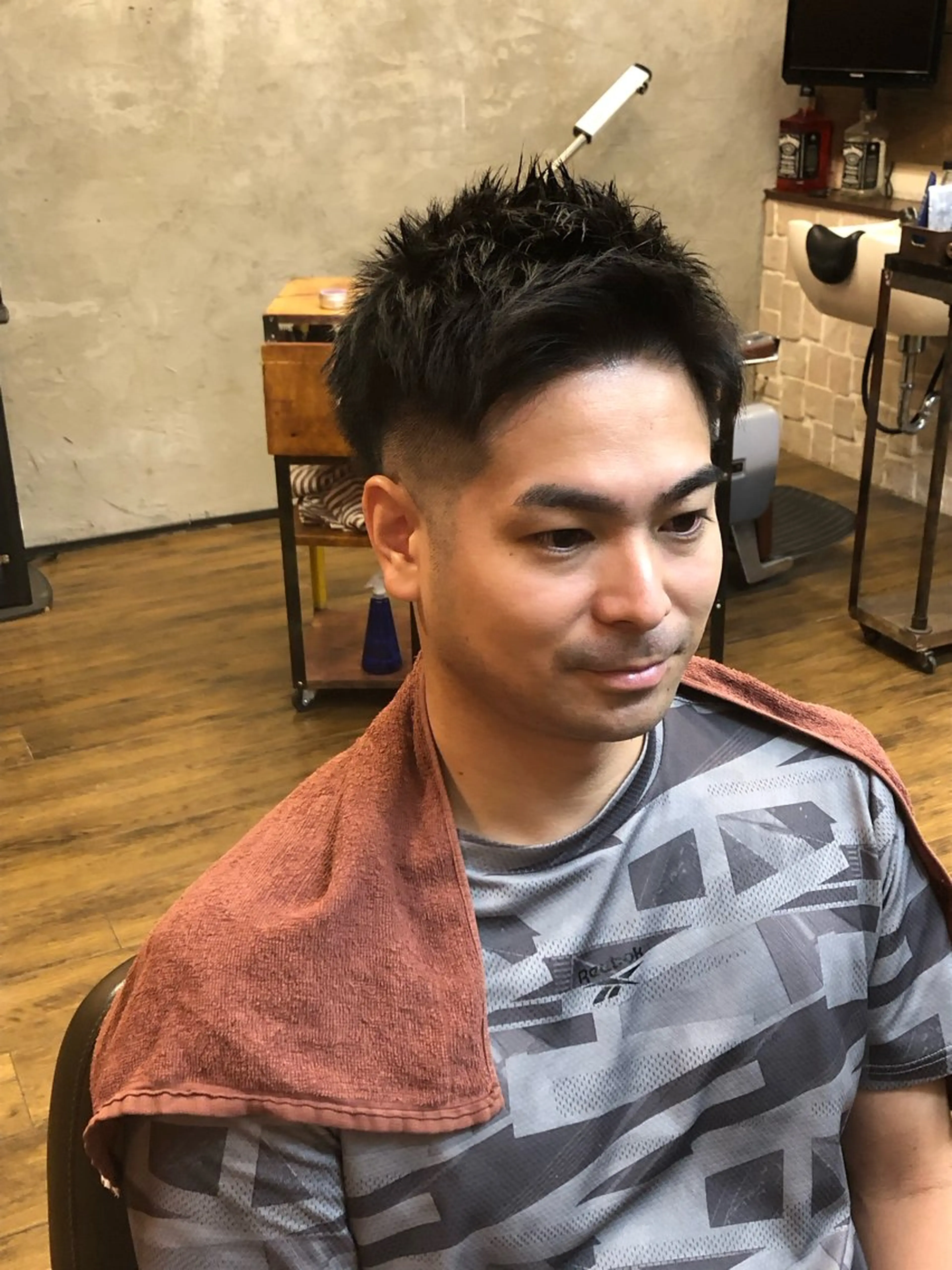 ショート メンズ アップバング フェードカット ツーブロック ナイルプラス所属・ナイルプラス ヨウのヘアスタイル