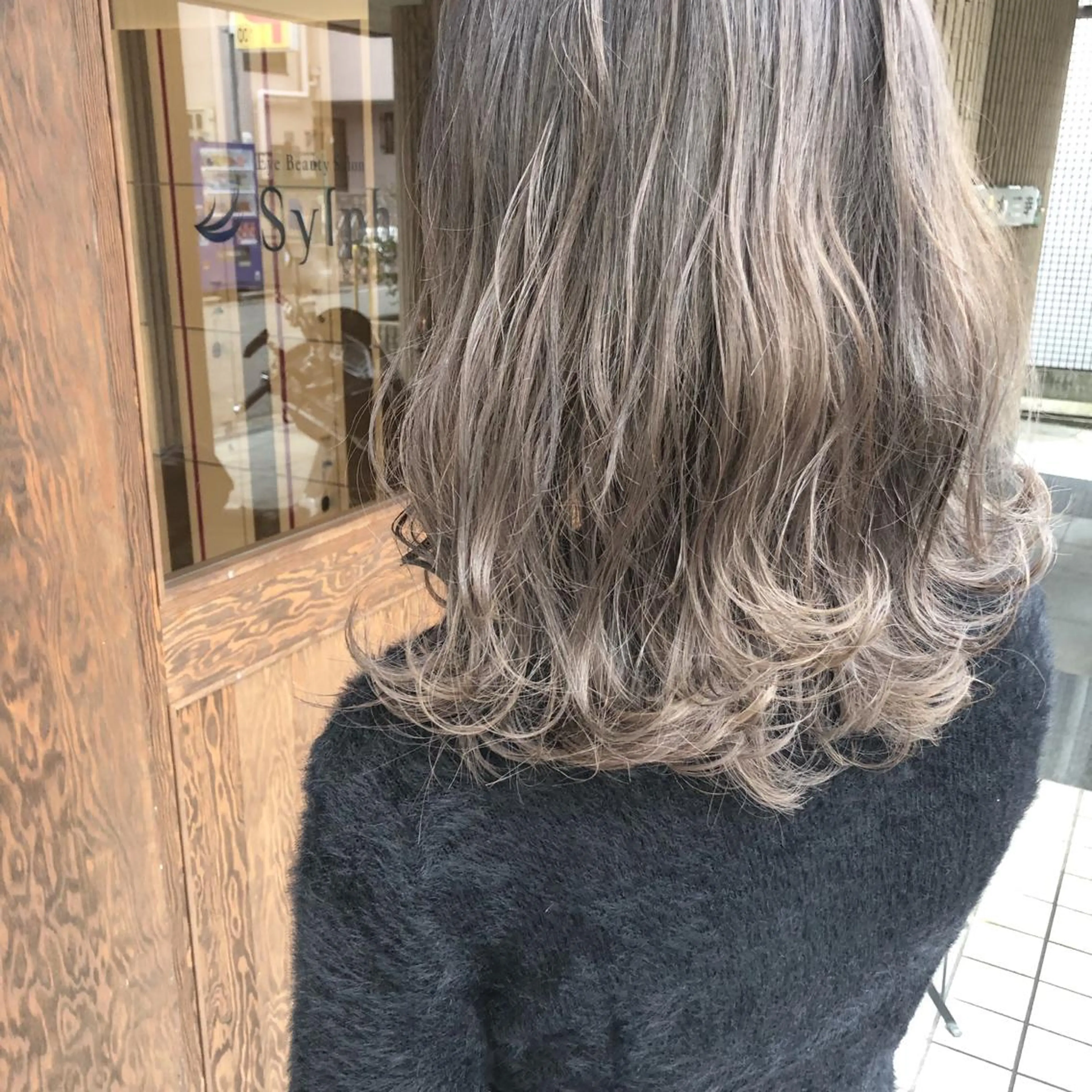 ミディアム カラー ブリーチ 艶髪育成サロン 京橋 shinのヘアスタイル