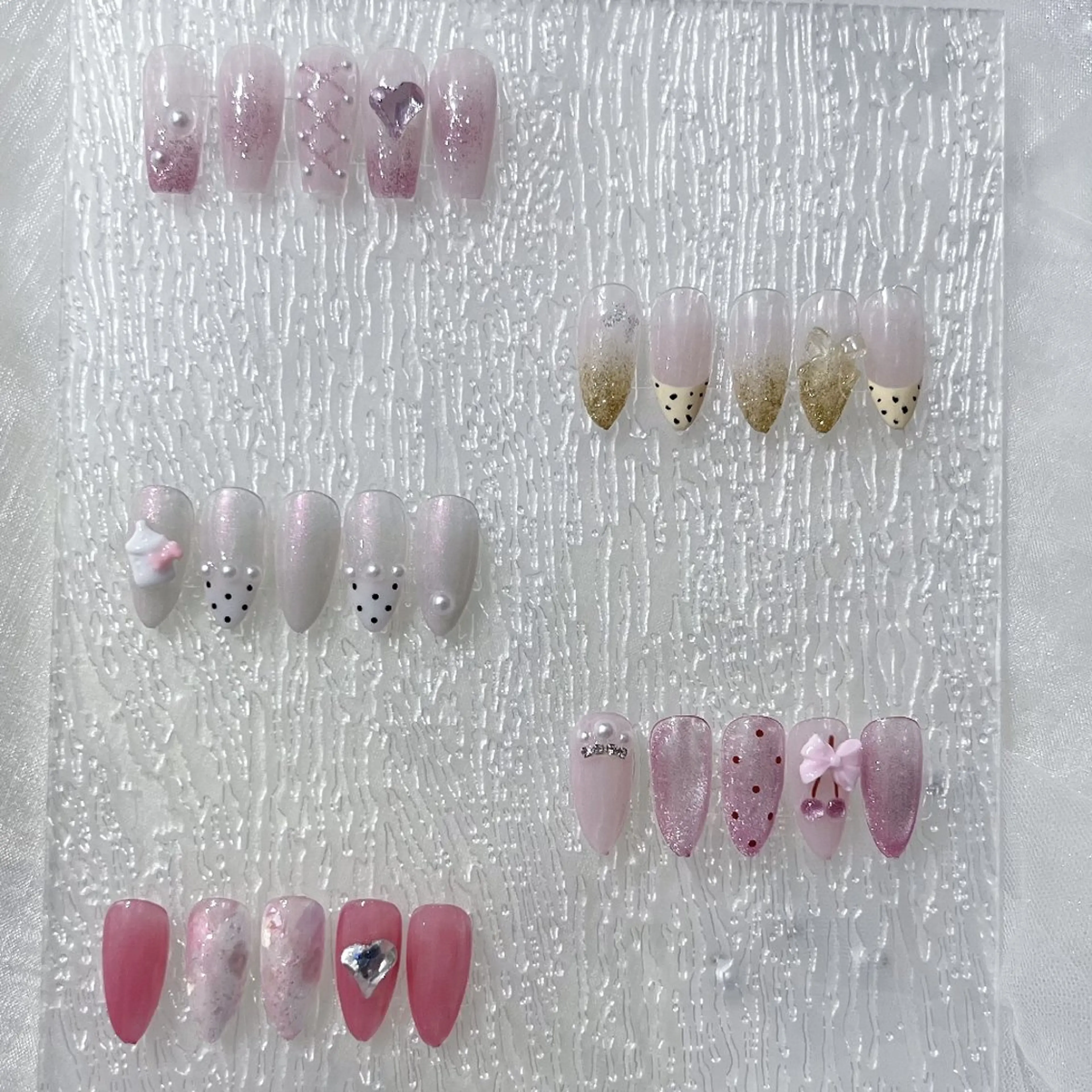 【ジェルオフ無料】NEW夏💗可愛いキラキラ定額ネイル💅★色味の変更やパーツの配置替えももちろんOK！の写真